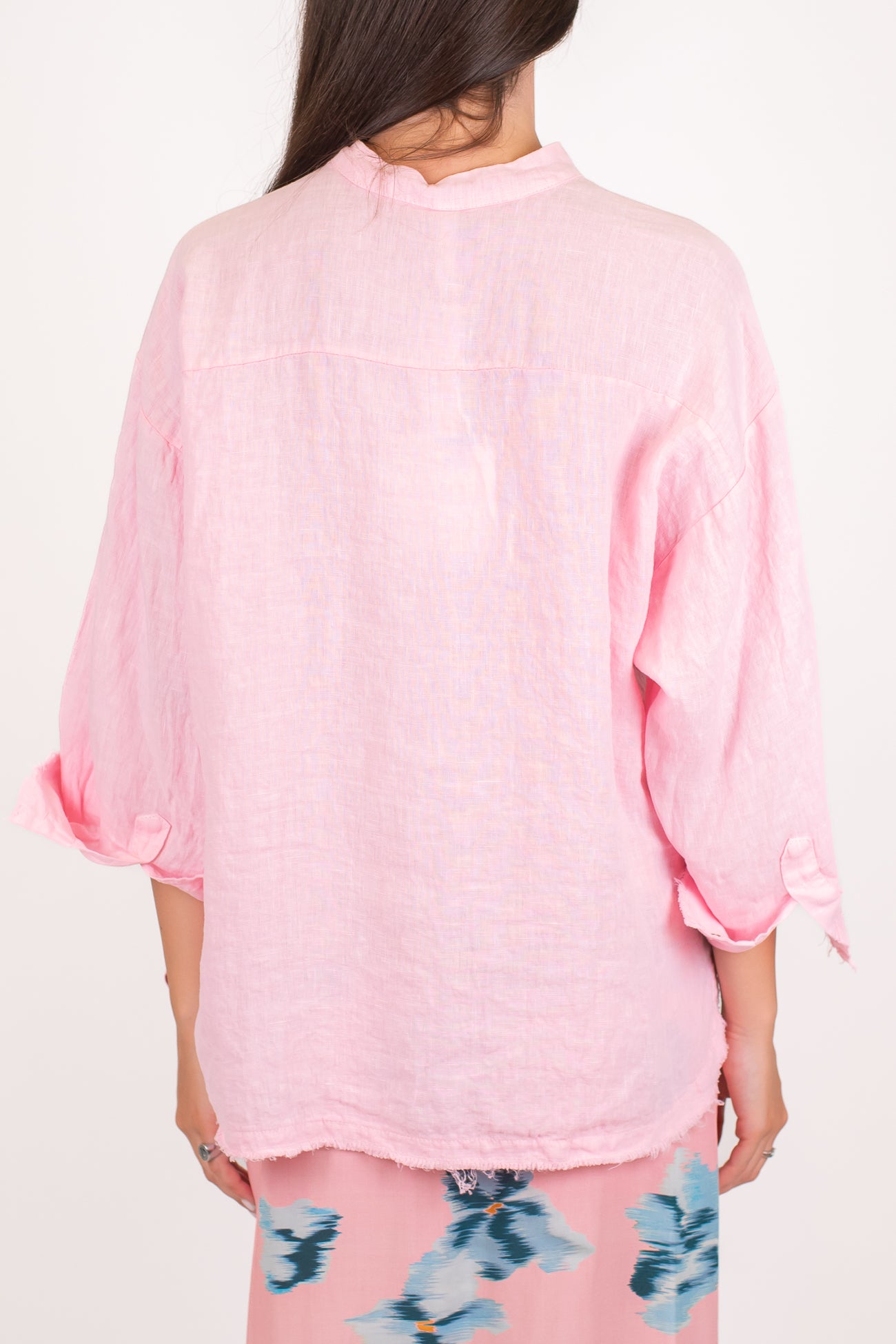 Tensione in - Camicia in puro lino con collo coreano e taschino