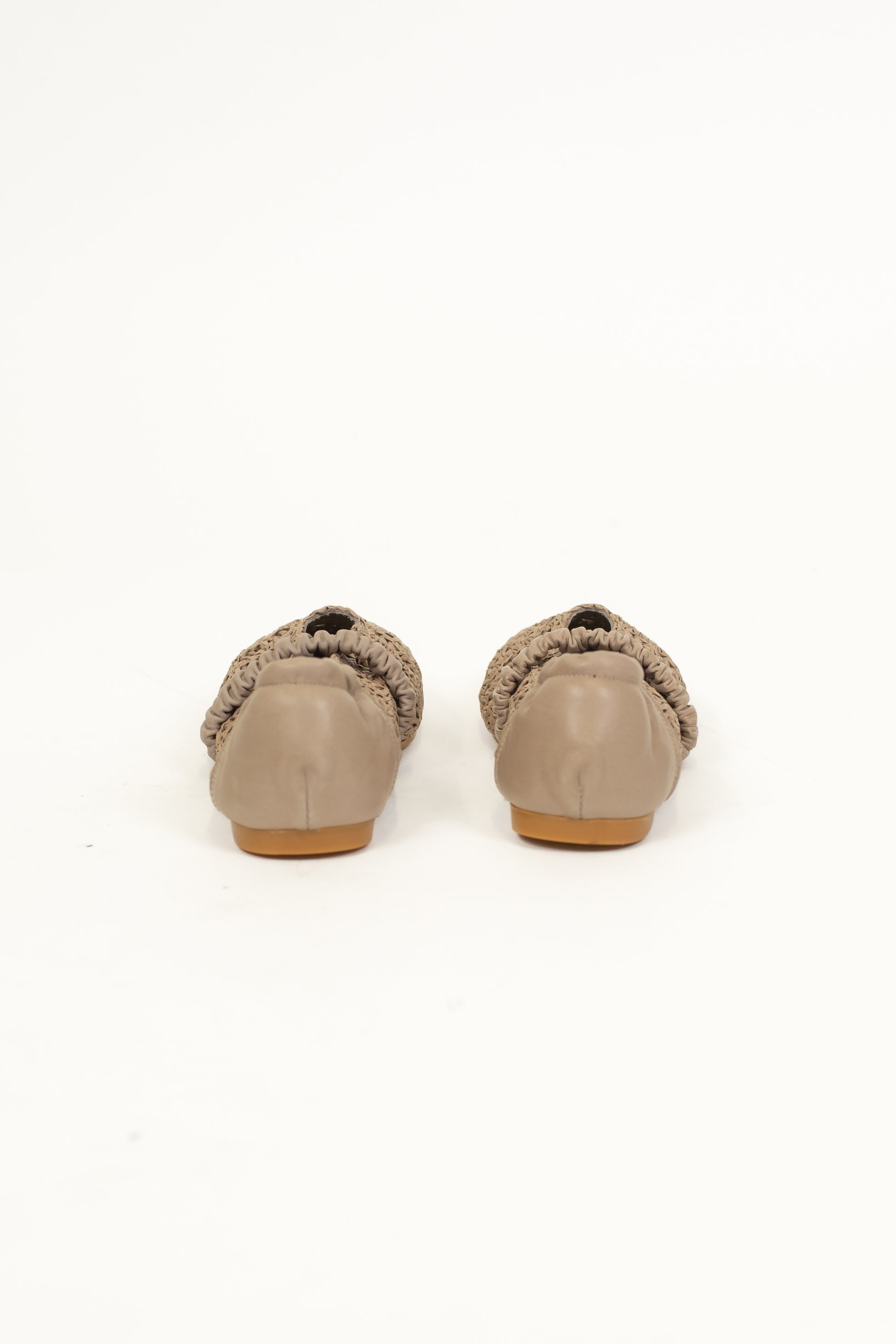 Ovyé - Ballerina in rafia con elastico e retro in pelle