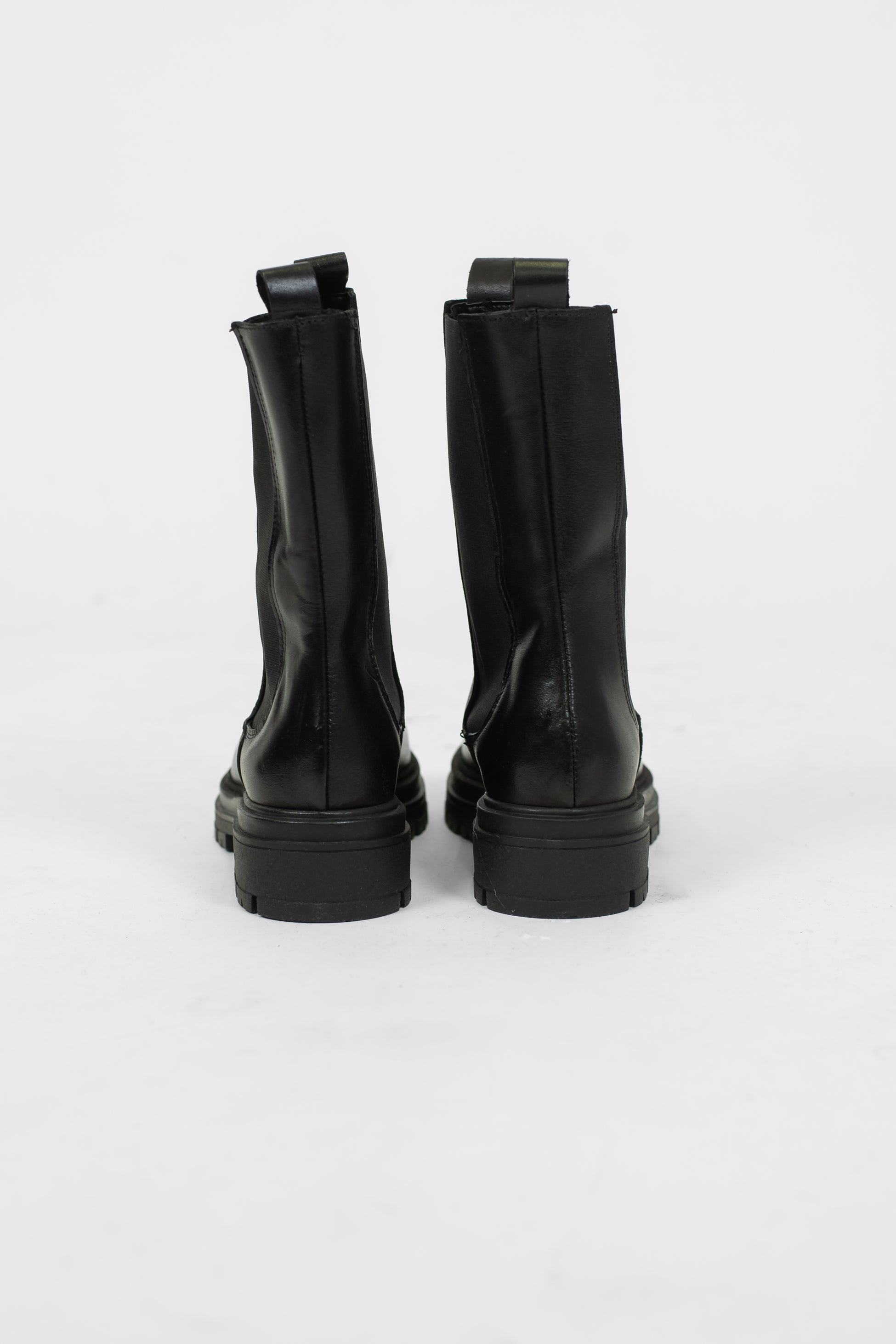 Ovyé - Stivaletto chelsea in pelle con fasce elastiche laterali