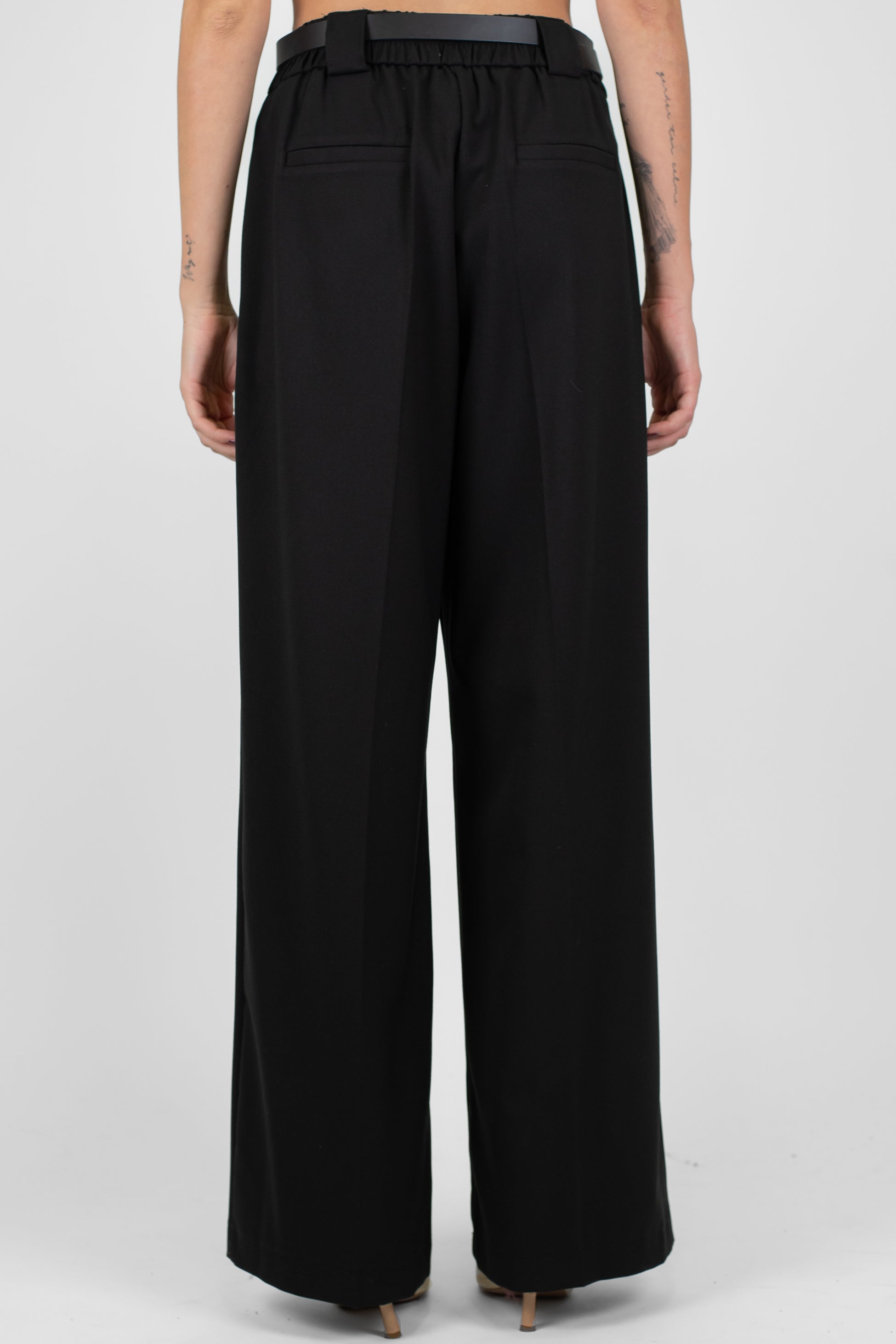 Tensione in - Pantalone palazzo con elastico sul retro