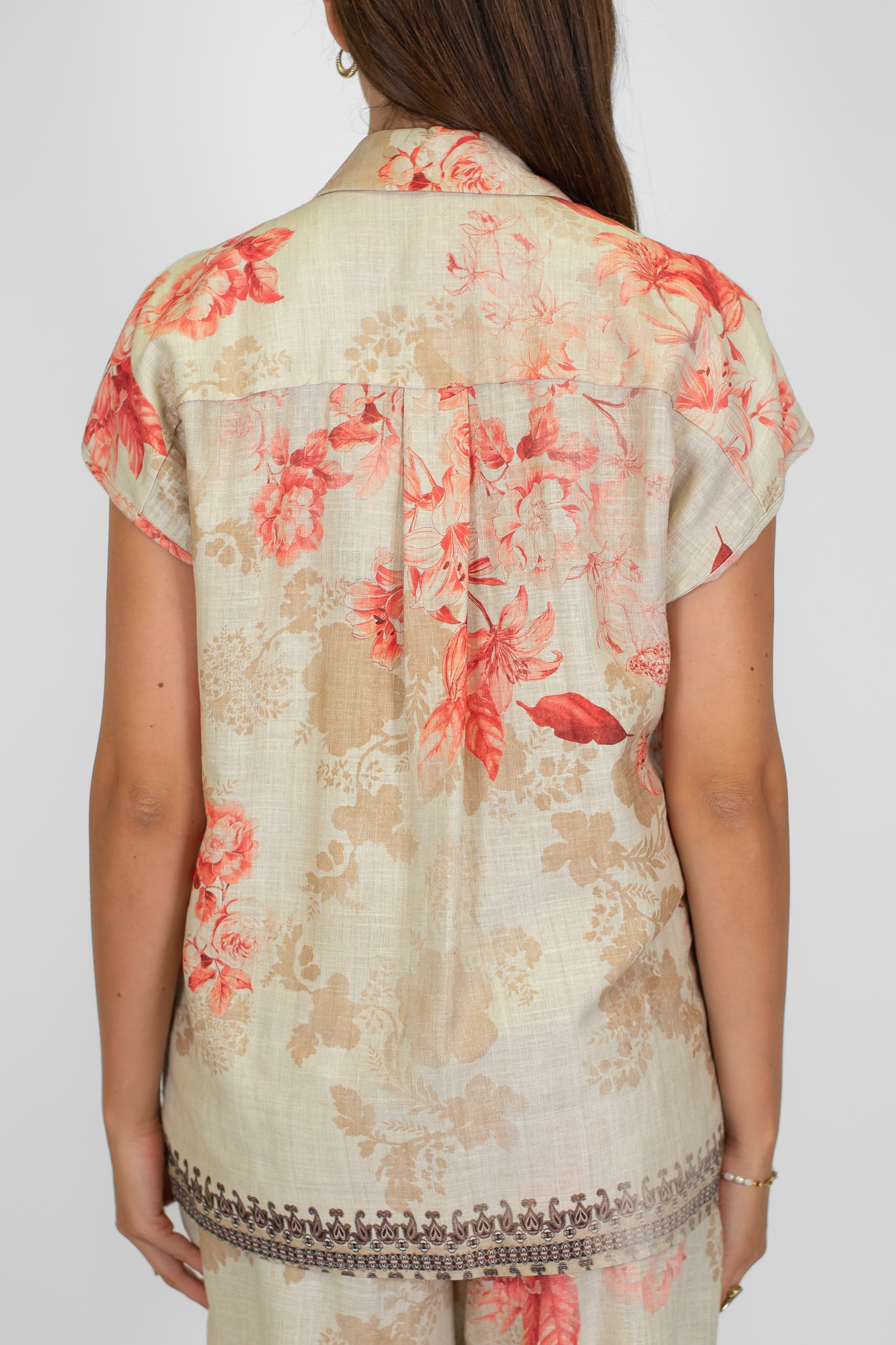 Tensione in - Camicia mezzamanica fantasia floreale in misto lino con trama a contrasto sul fondo