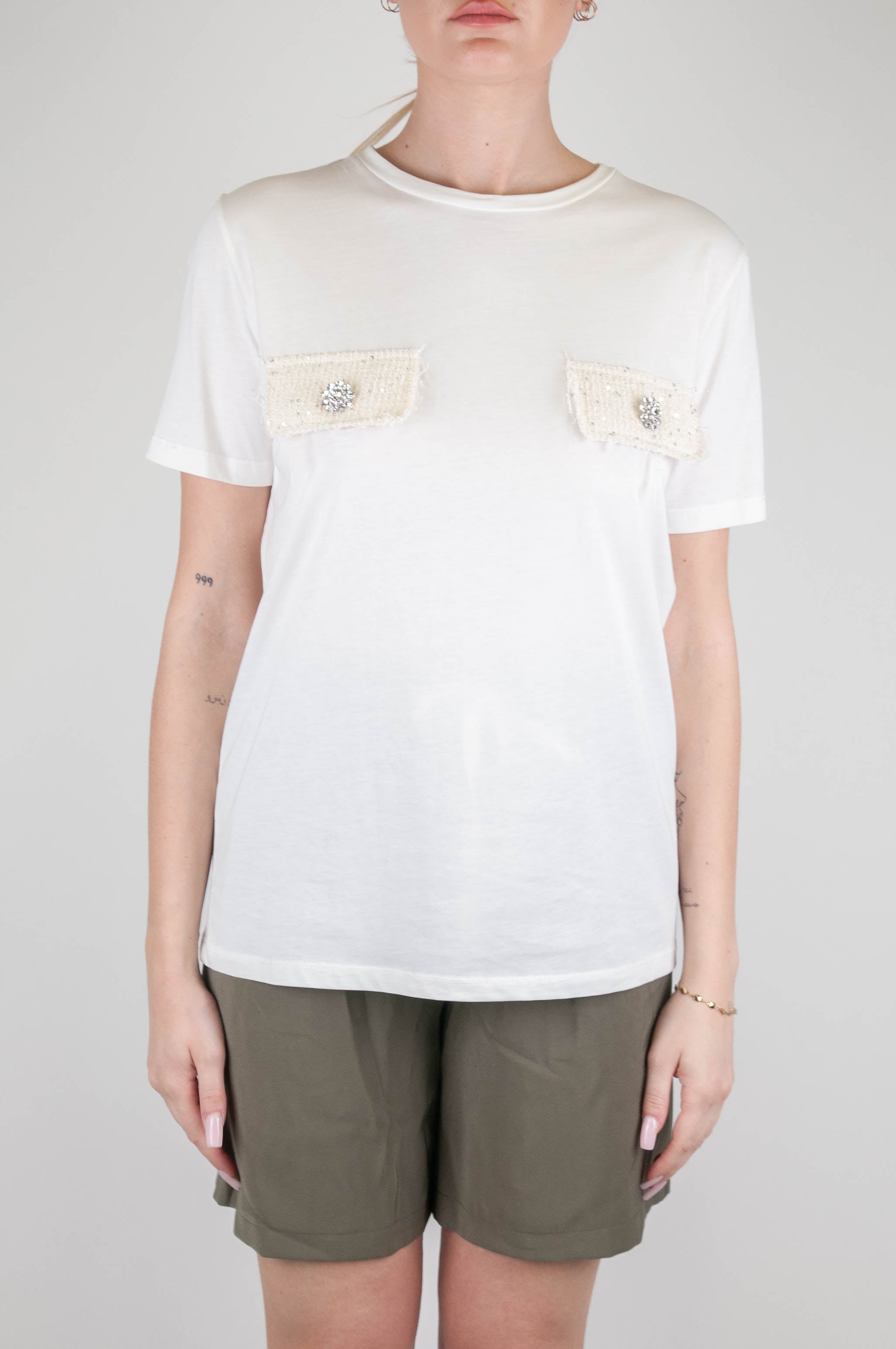 Tension in - T-shirt with fake pocket and jewel buttons