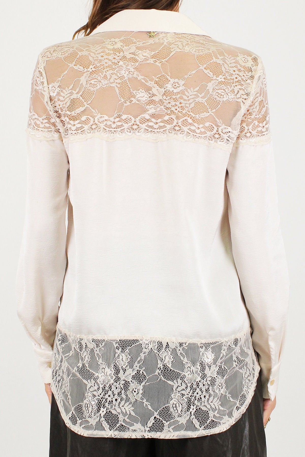 Souvenir - Camicia con ricami in pizzo sulle spalle e sul fondo