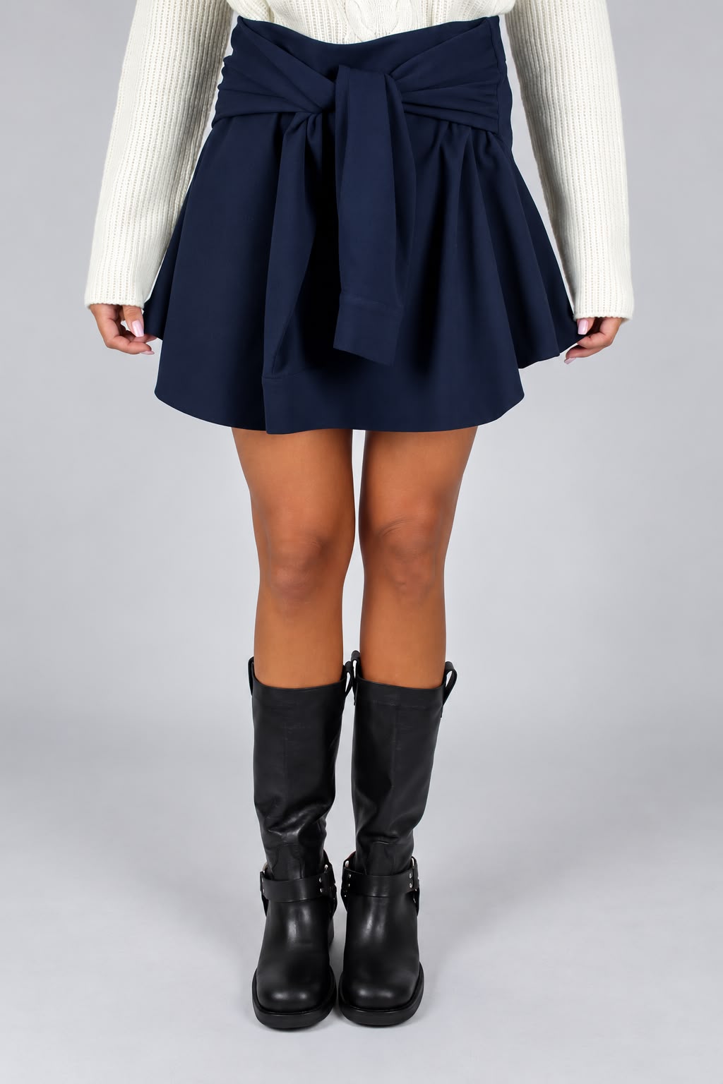 Tensione in - Gonna-Shorts con nodo finte maniche e chisura zip sul retro