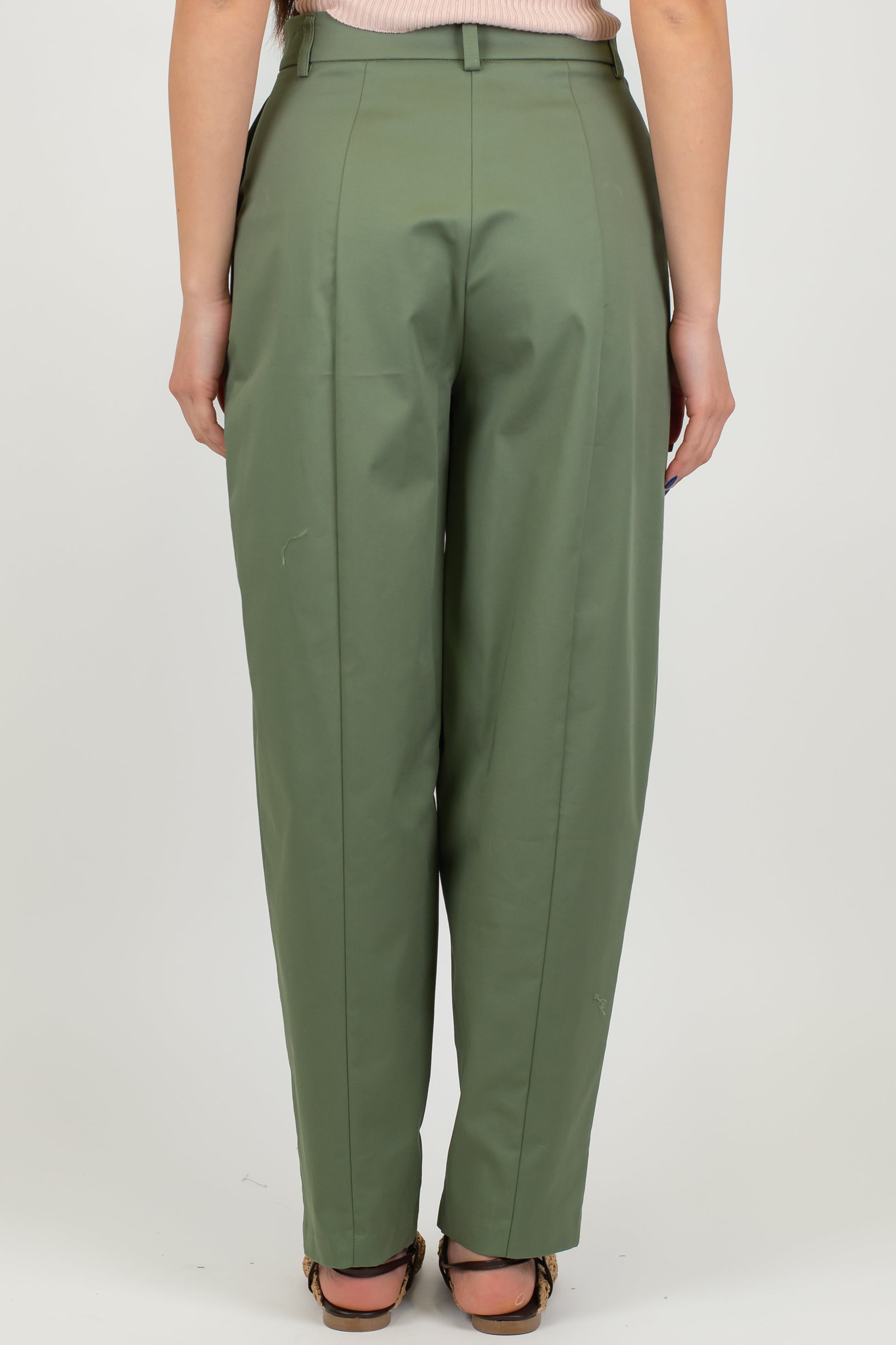 Tensione in - Pantalone carrot in cotone tinta unita