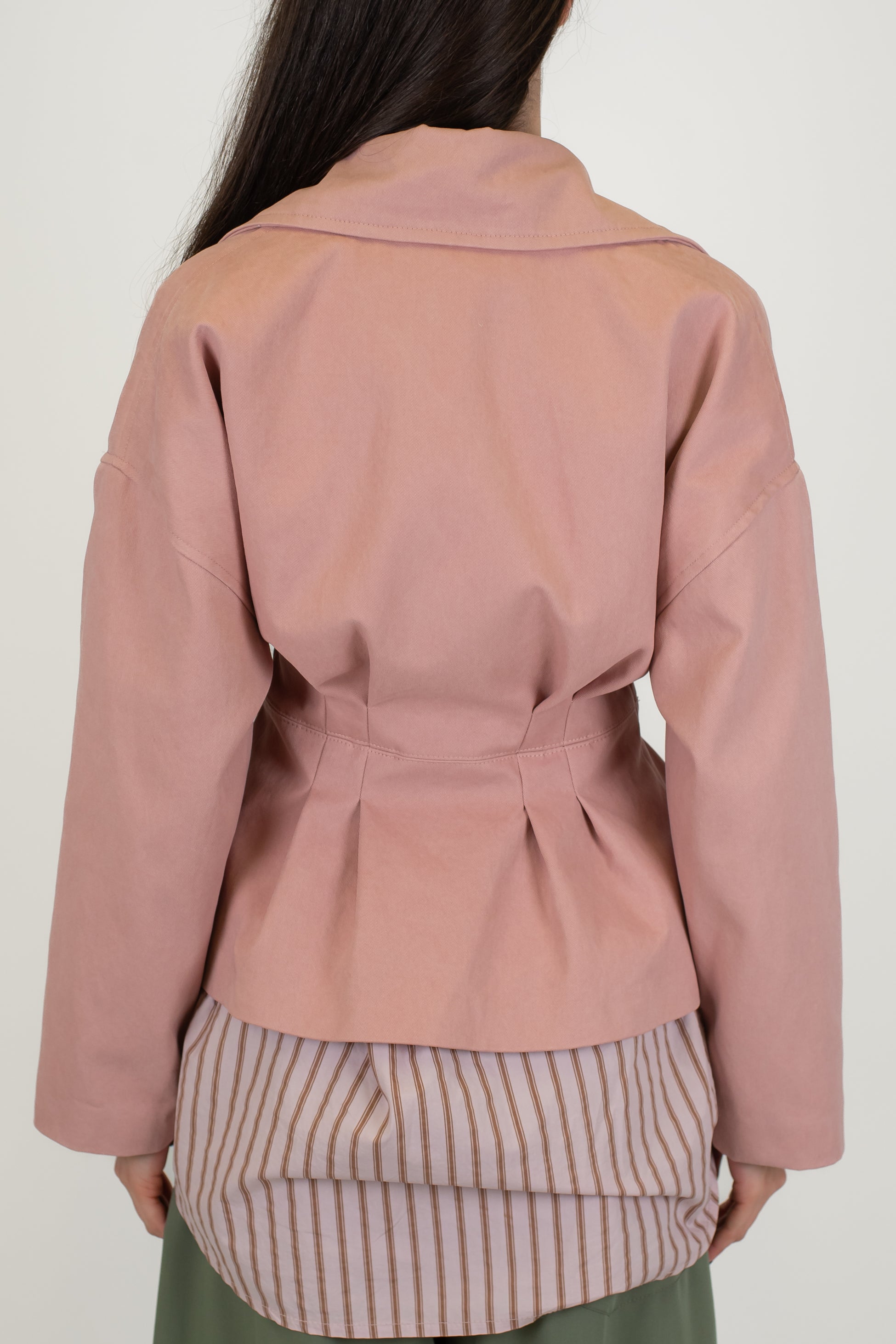 Tensione in - Giubbino in cotone sfiancato con elastico dietro