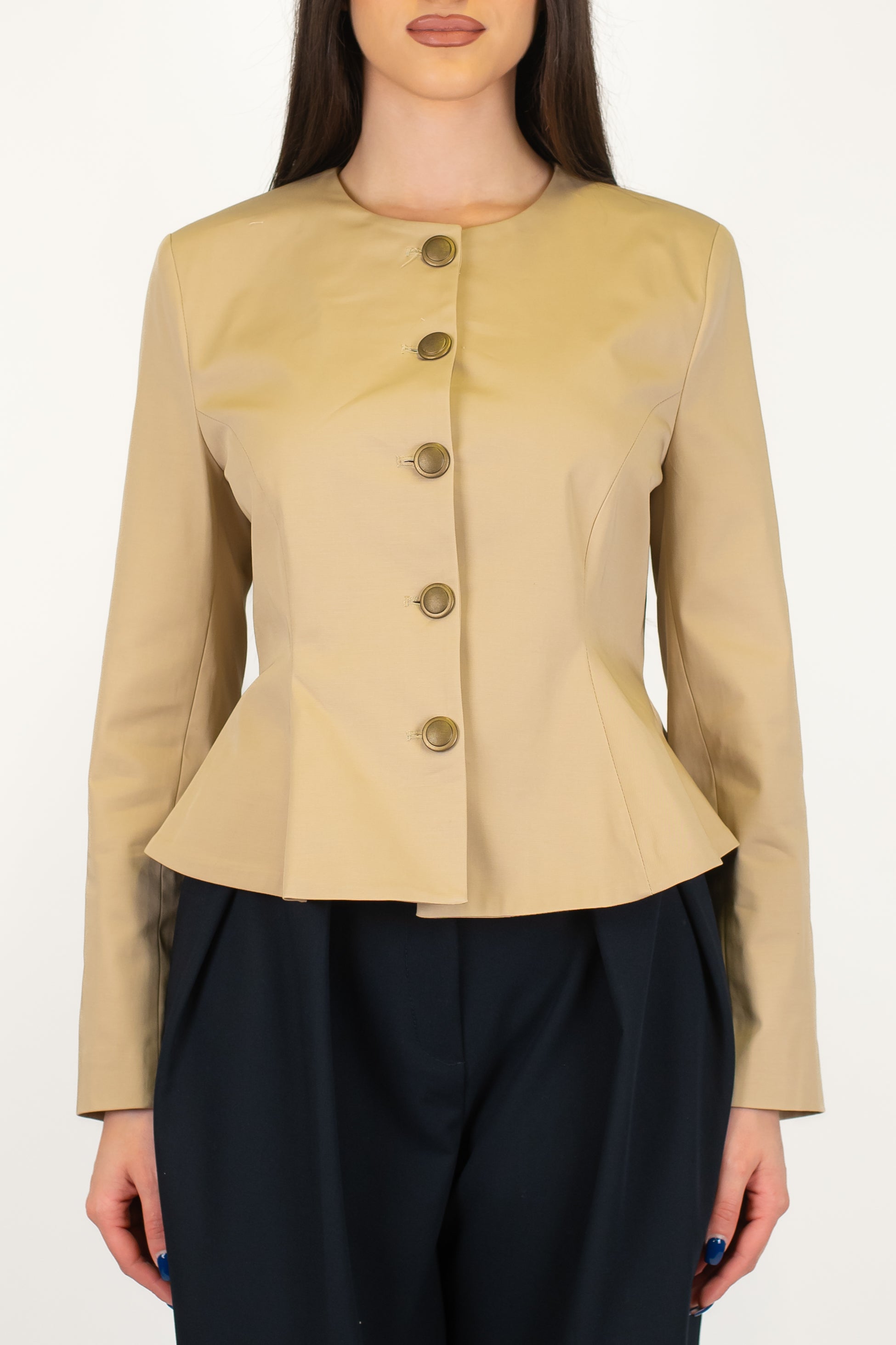 Tensione in - Giacca crop sfiancata girocollo in cotone con chiusura bottoni