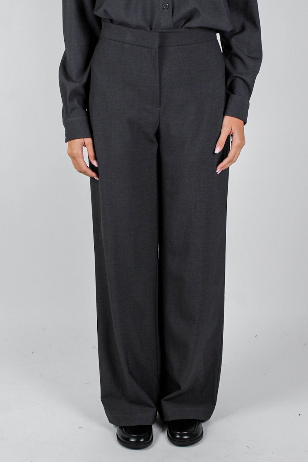 Tensione in - Coordinato tinta unita con camicia e pantalone palazzo