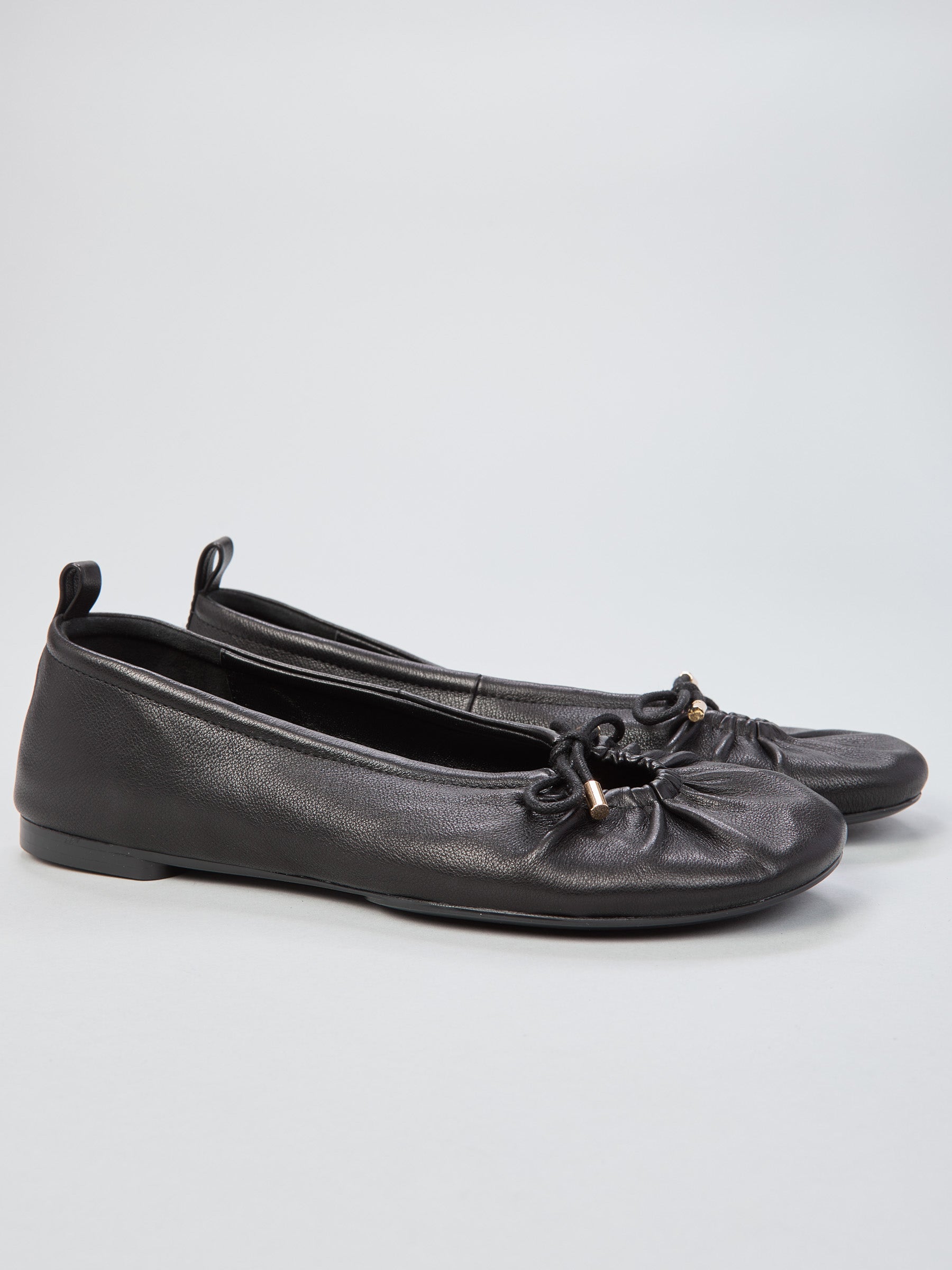 Ovyé - Ballerina in pelle martellata arricciata