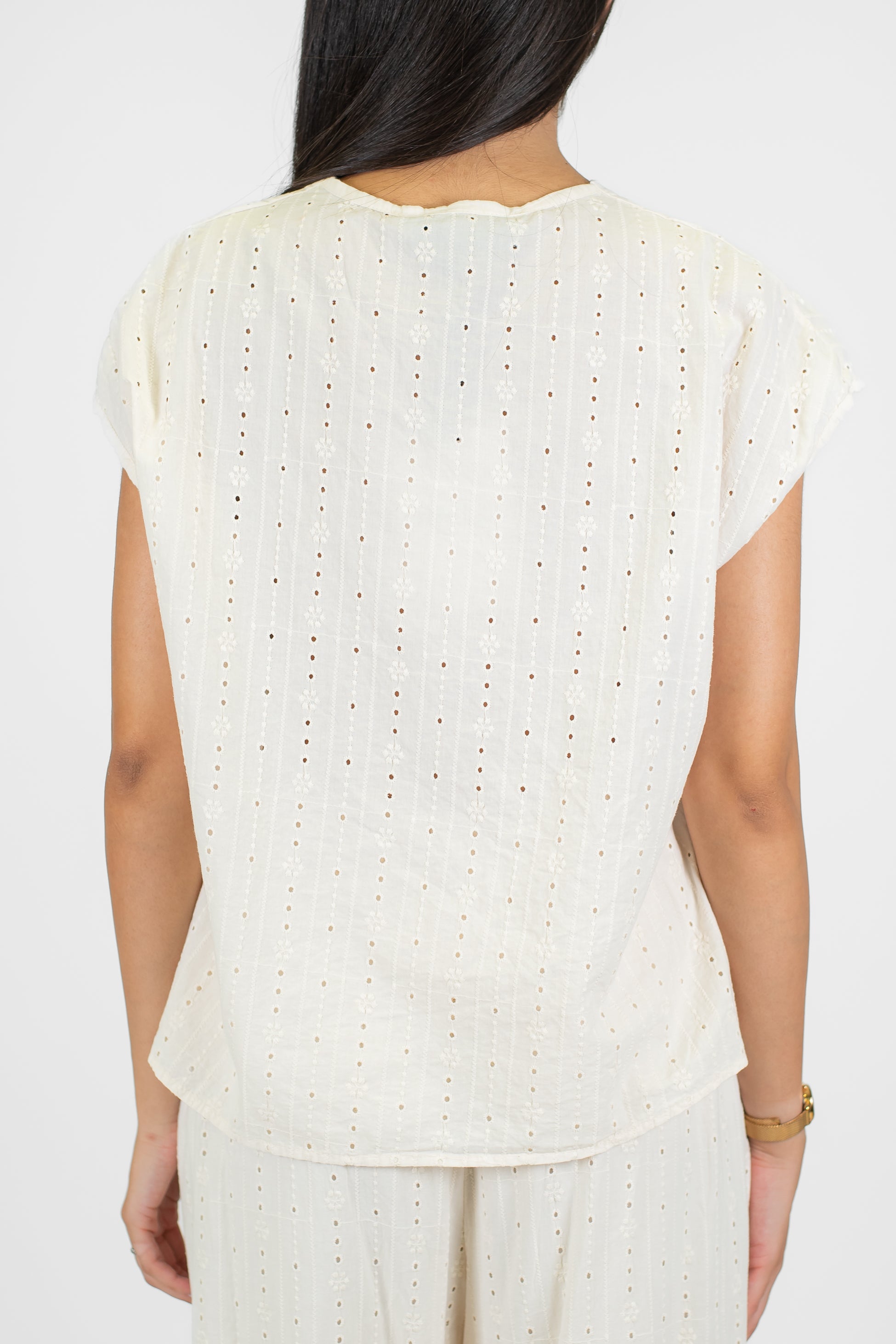 Haveone - Coordinato in pizzo sangallo con t-shirt scollo a V e pantalone palazzo con coulisse