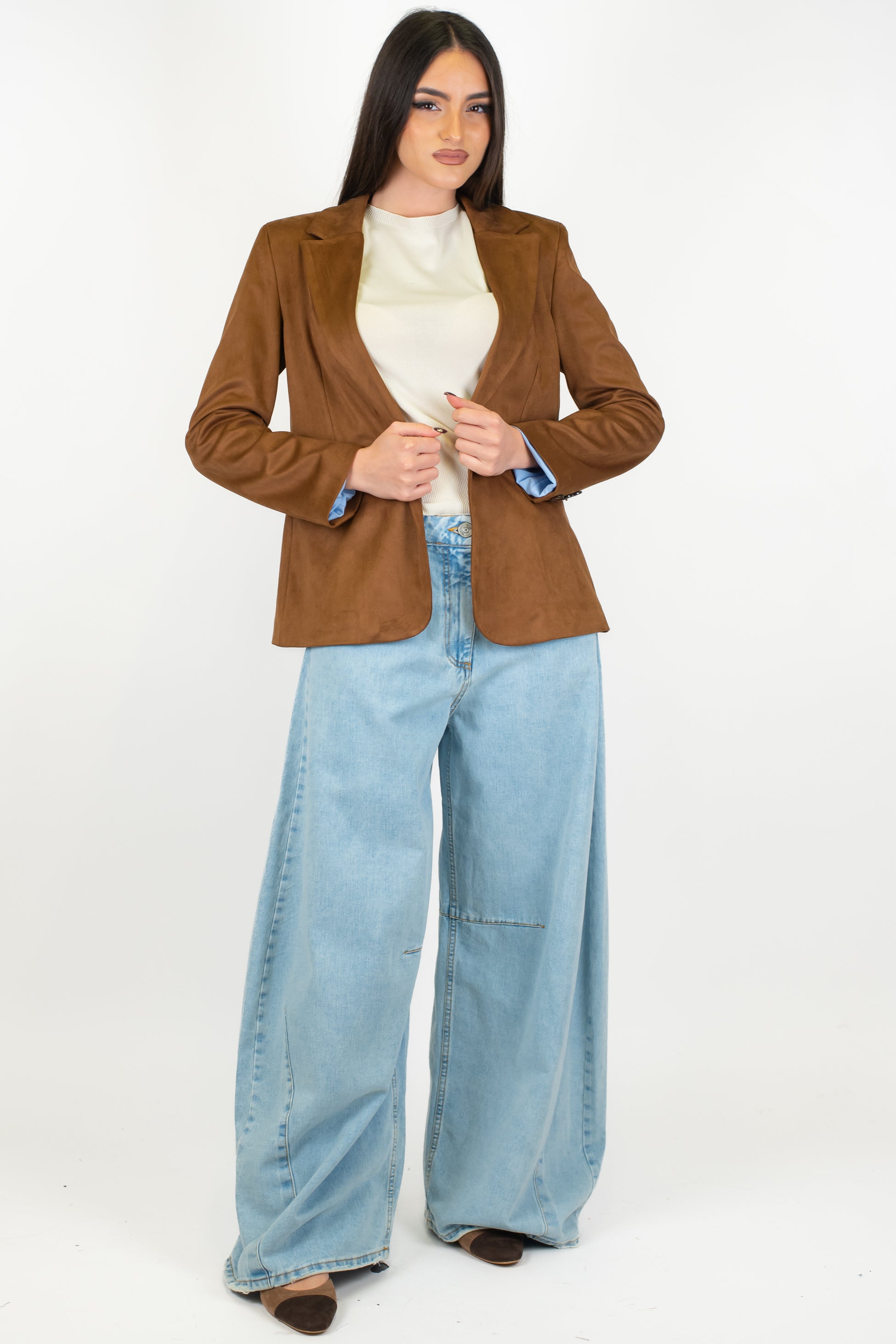 Tensione in - Jeans palazzo lavaggio chiaro con pinces sul ginocchio modello Louvre