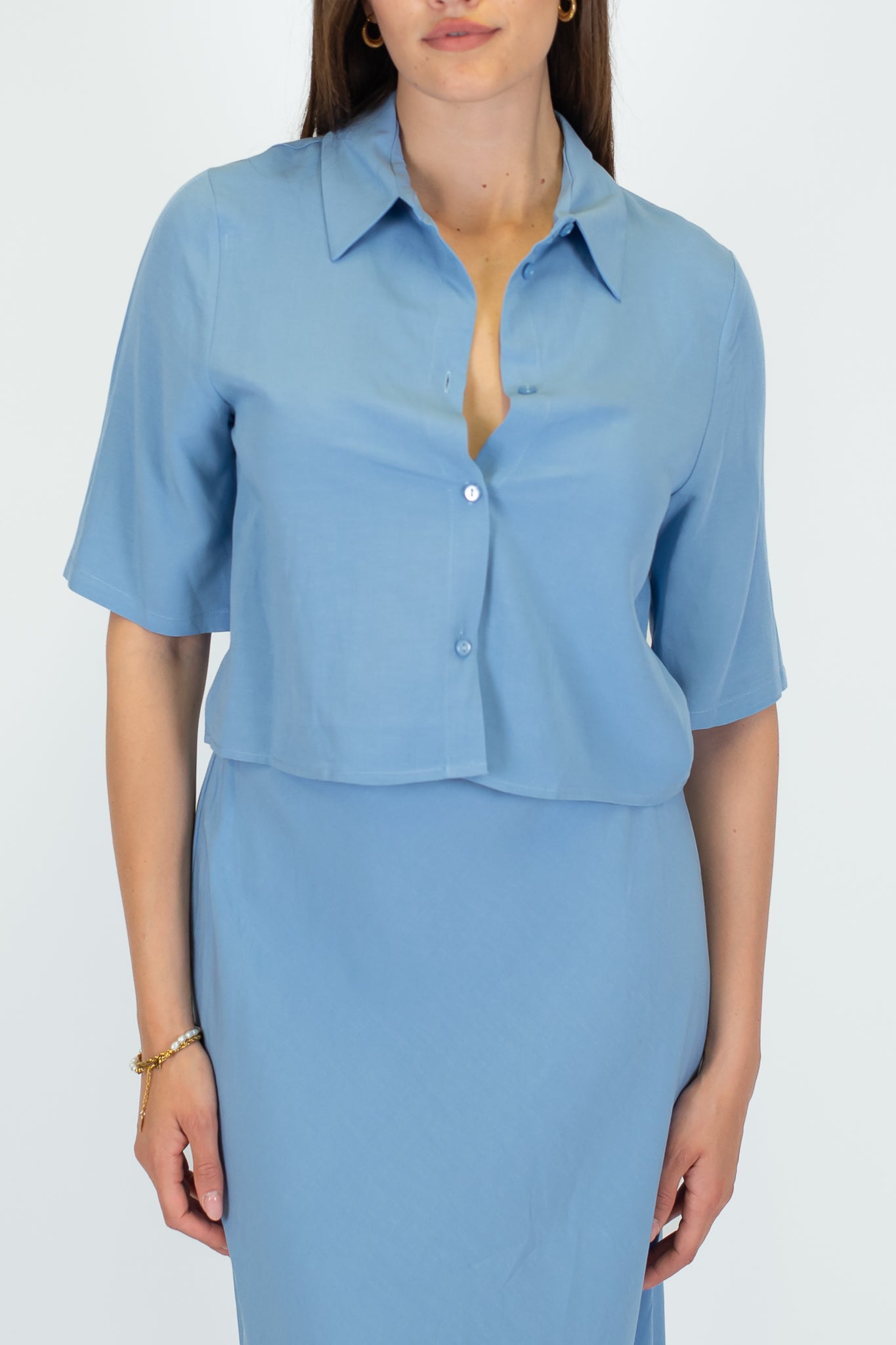 Tensione in - Coordinato in misto viscosa e lino con camicia crop mezzamanica e gonna con elastico in vita