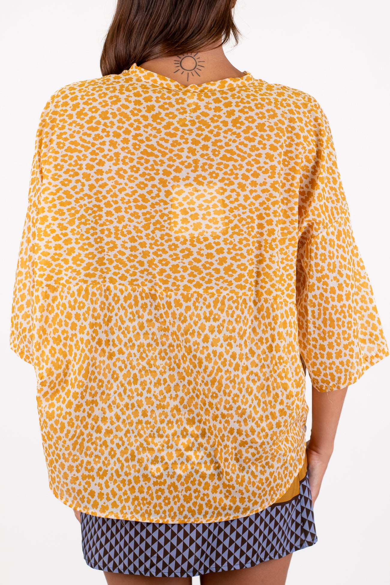 Tensione in - Camicia mezzamanica microfantasia floreale in mussola di cotone con collo coreano