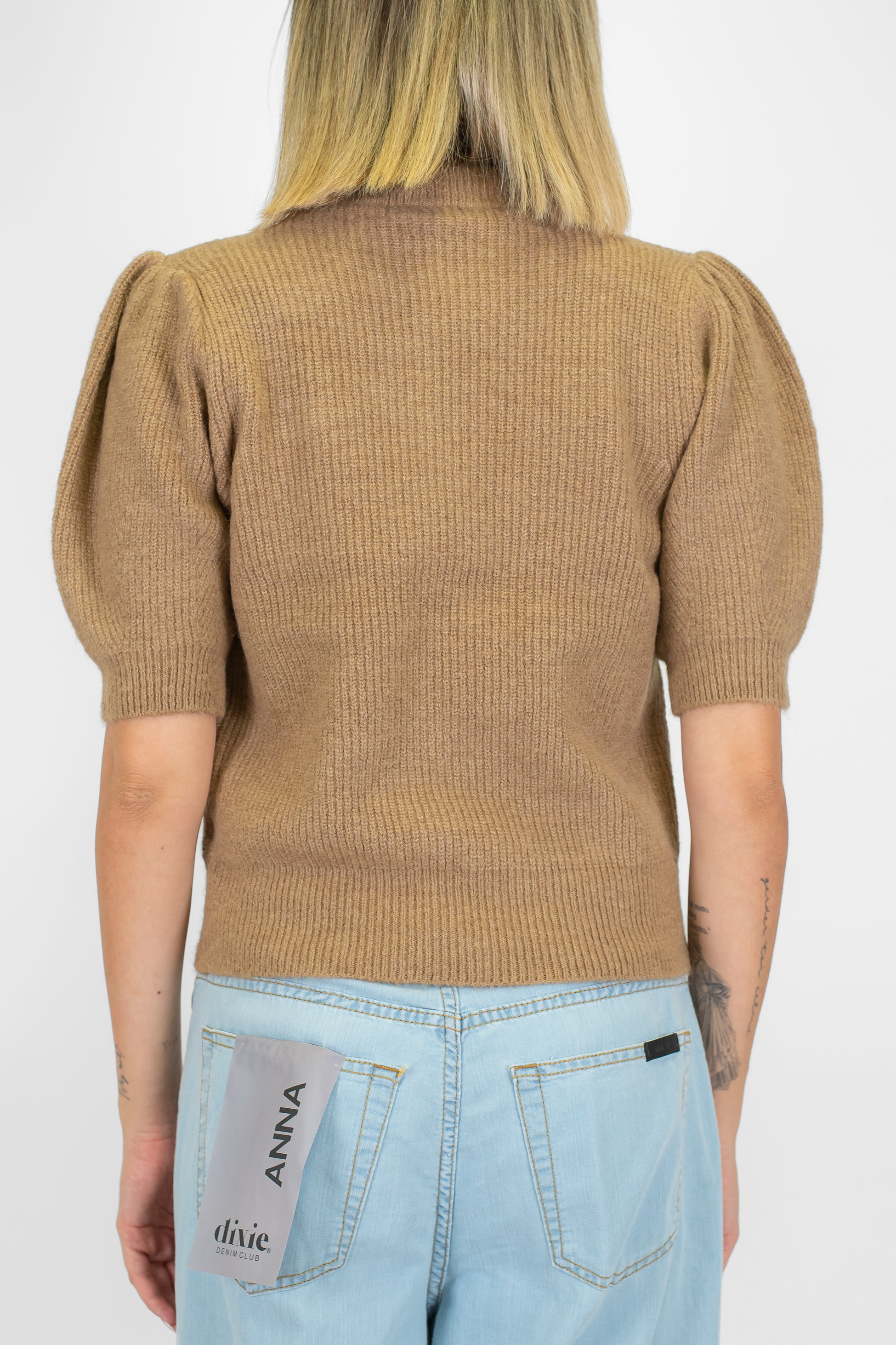 Kontatto - Maglia a coste mezzamanica a sbuffo in misto lana con collo cratere e fiocchi