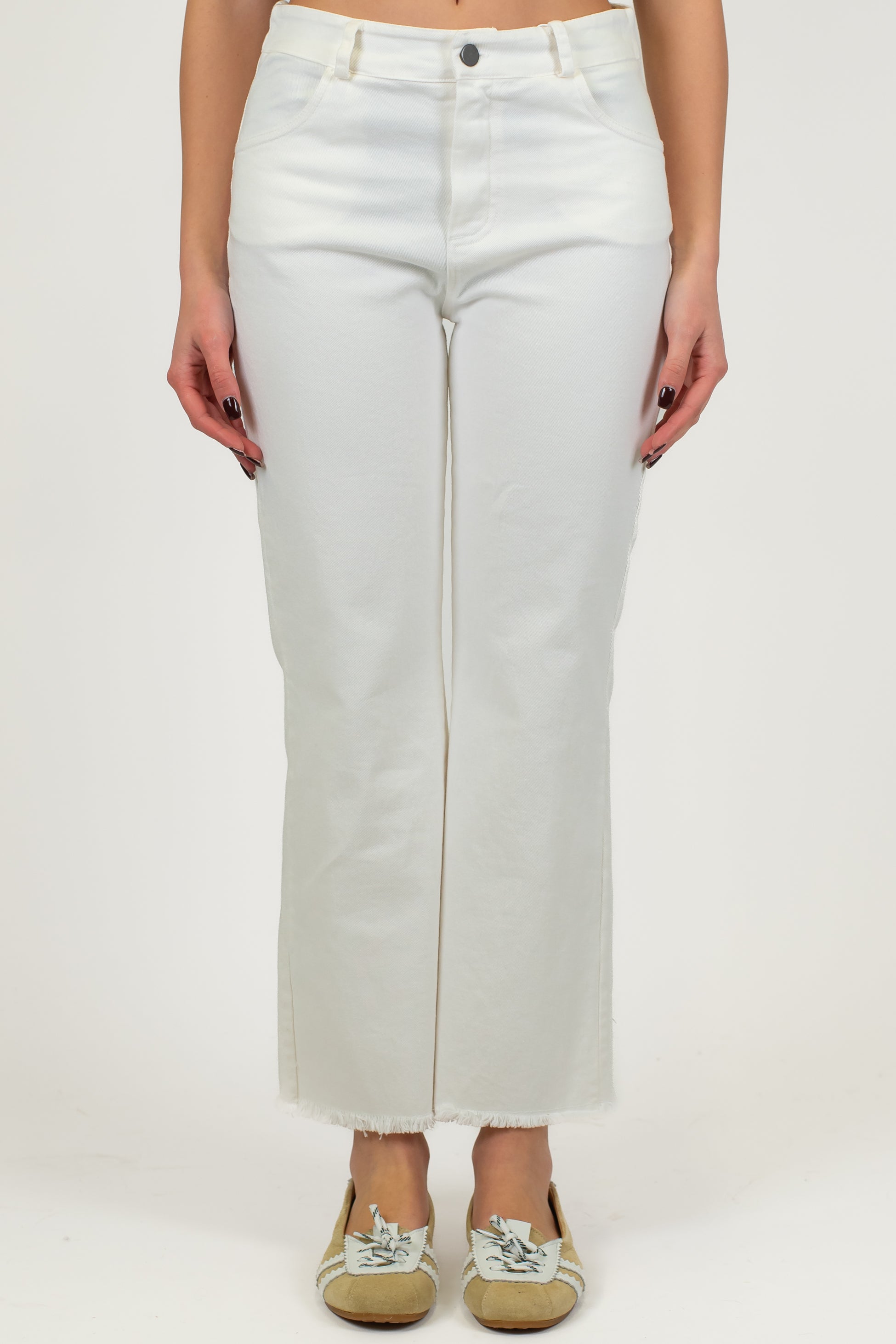 Motel - Pantalone trombetta in denim colorato sfrangiato sul fondo