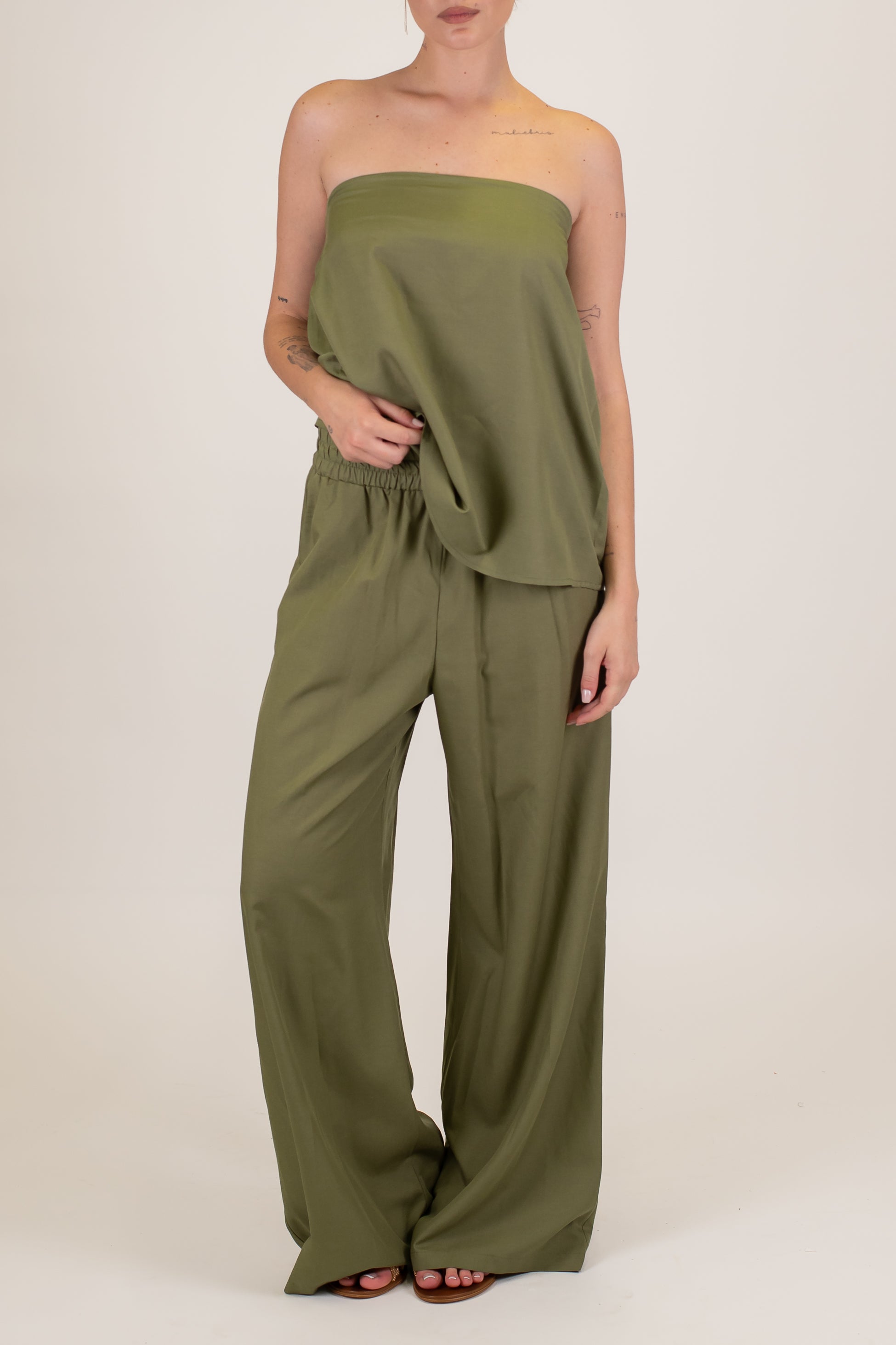 Tensione in - Coordinato in misto lino con top a fascia e pantalone palazzo con elastico sul retro