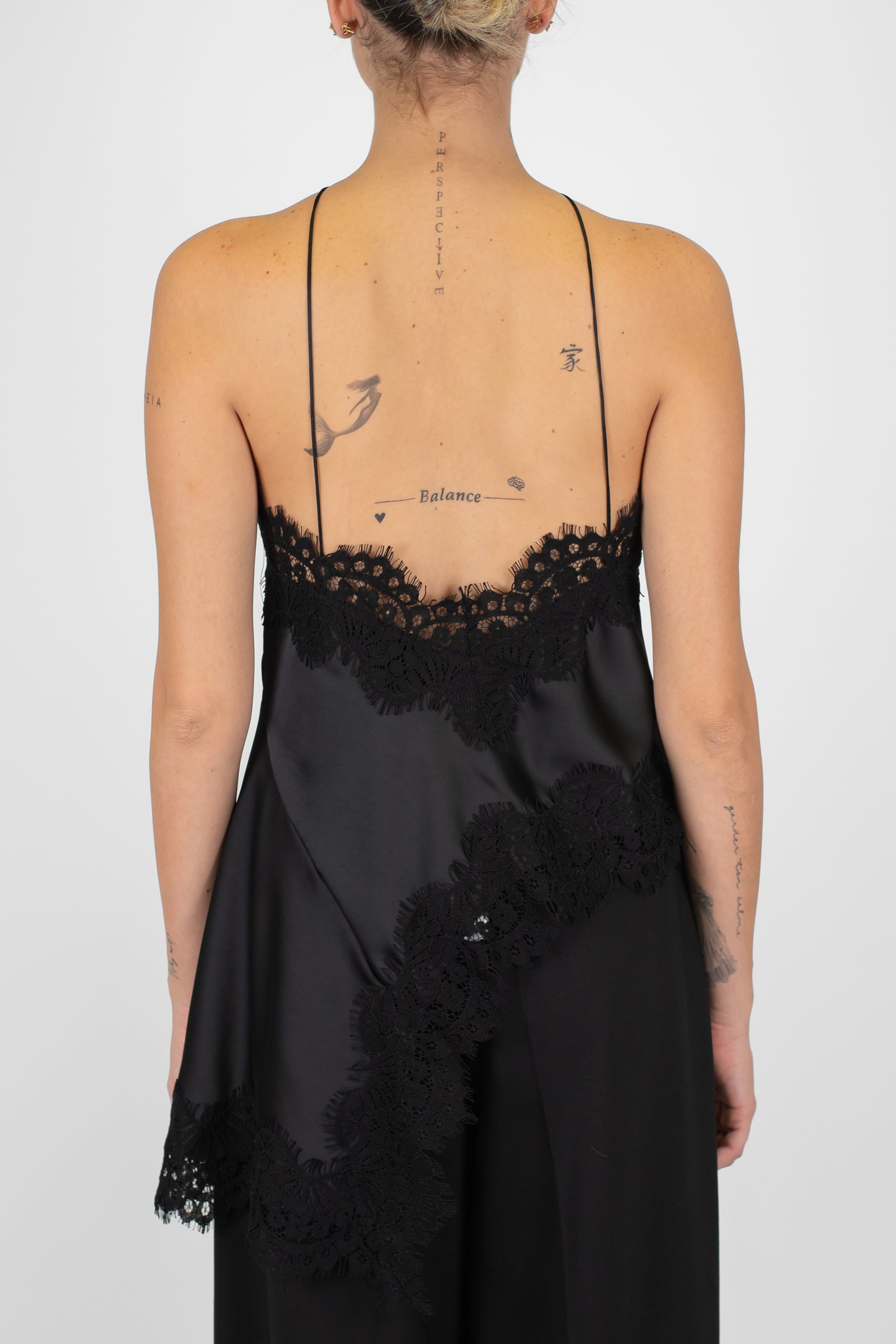 Motel - Top asimmetrico in satin con orli in pizzo a contrasto