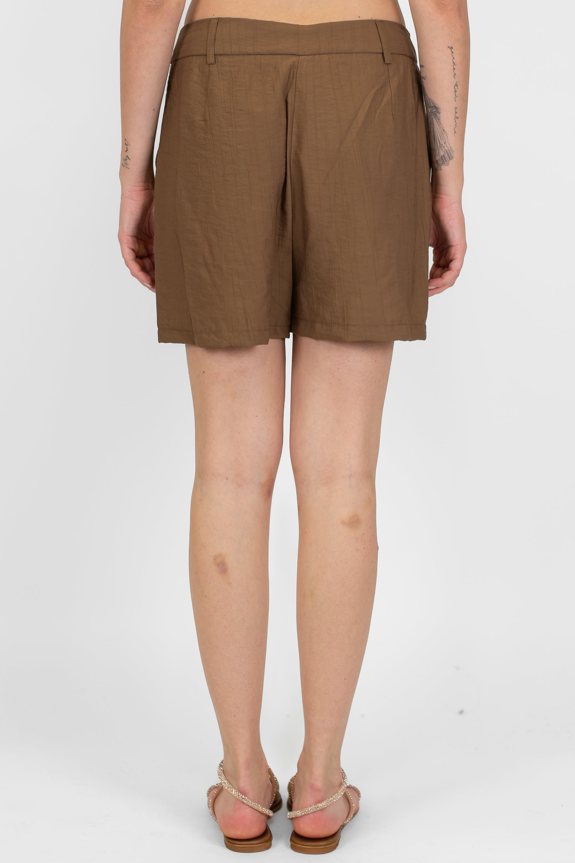 Tensione in - Coordinato in viscosa leggera con giacca crop sfoderata mezzamanica e bermuda