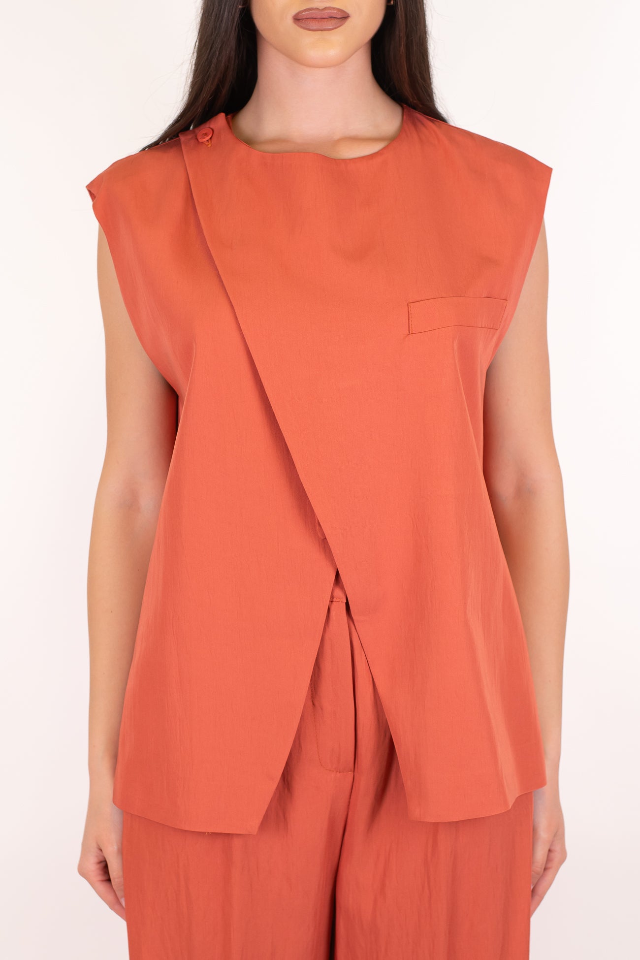 Dixie - Coordinato con giacca giromaniche con chiusura asimmetrica alta e pantalone palazzo con pinces