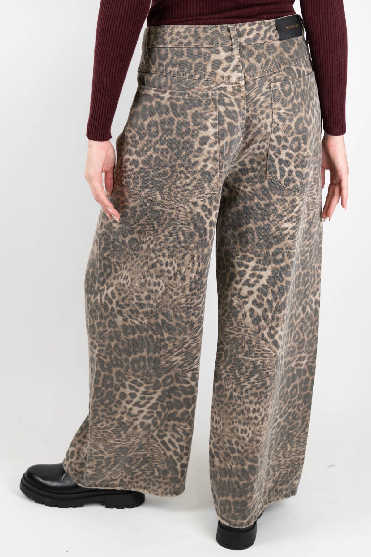 Tensione in - Pantalone palazzo fantasia animalier con tasconi posteriori