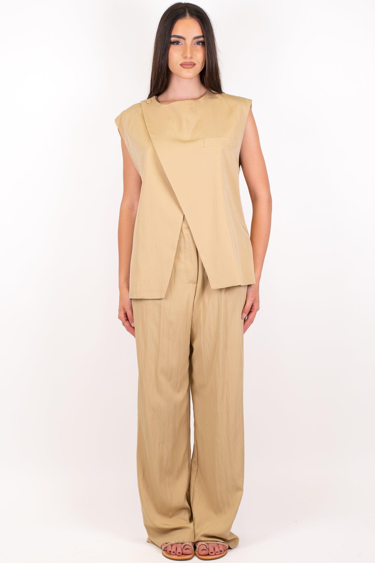 Dixie - Coordinato con giacca giromaniche con chiusura asimmetrica alta e pantalone palazzo con pinces