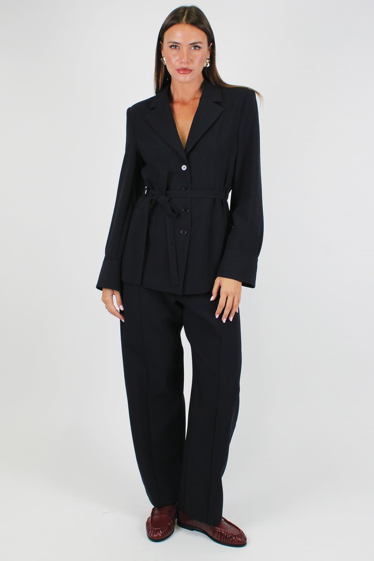 Souvenir - Tailleur in tessuto tecnico con giacca monopetto con spalline e pantalone balloon con chiusura zip laterale