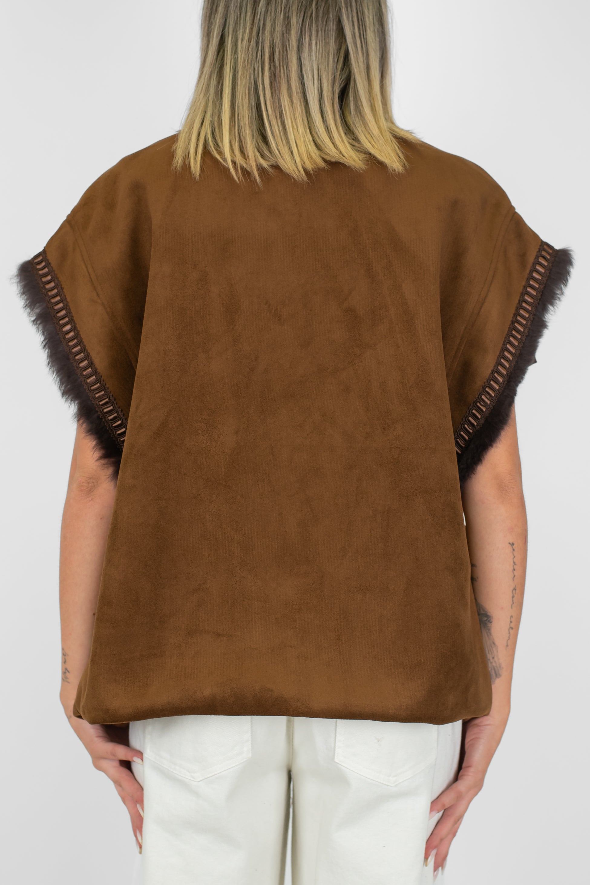 Dixie - Gilet aperto in camoscio con tasconi e frange sulla manica