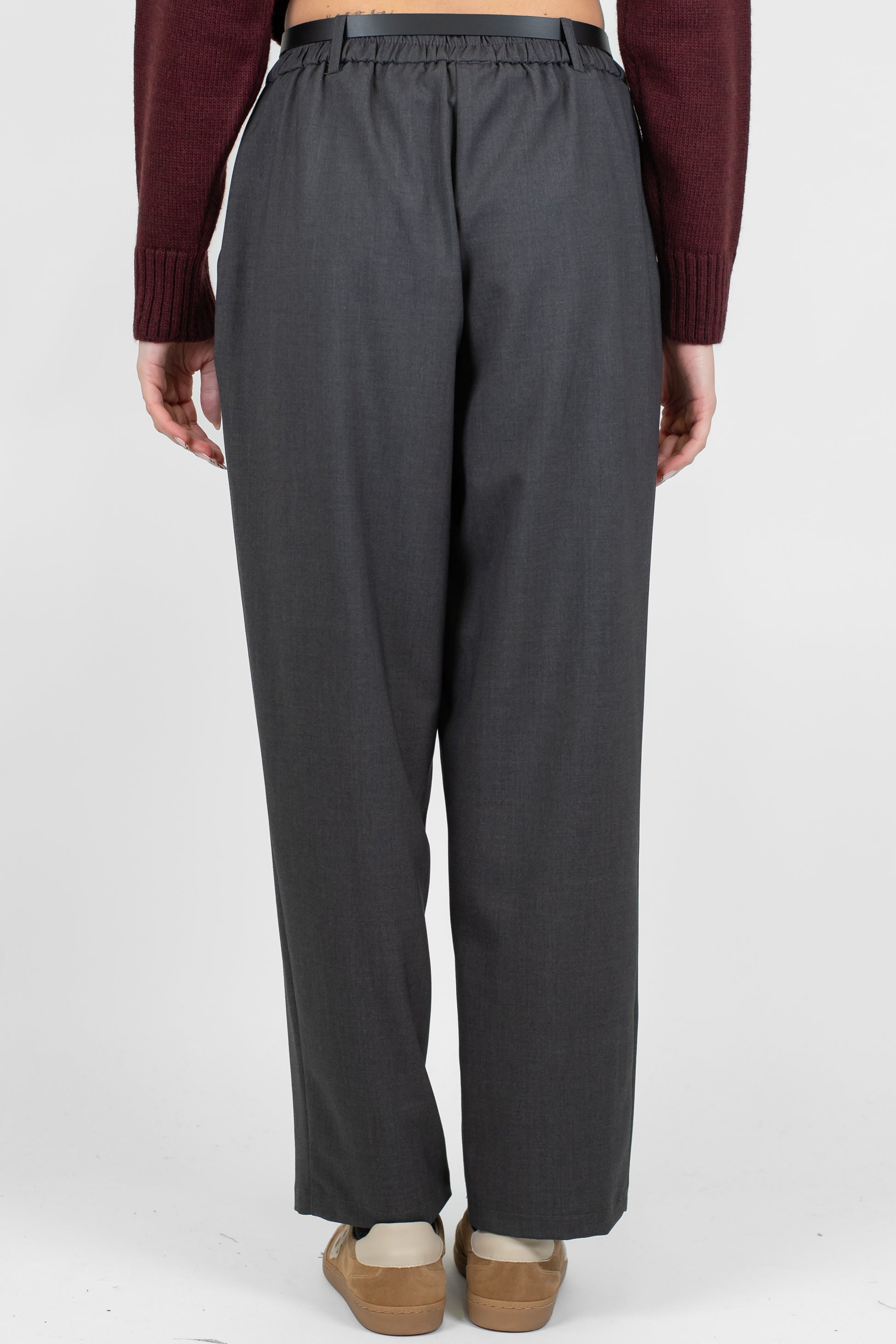 Tensione in - Pantalone regular con elastico sul retro