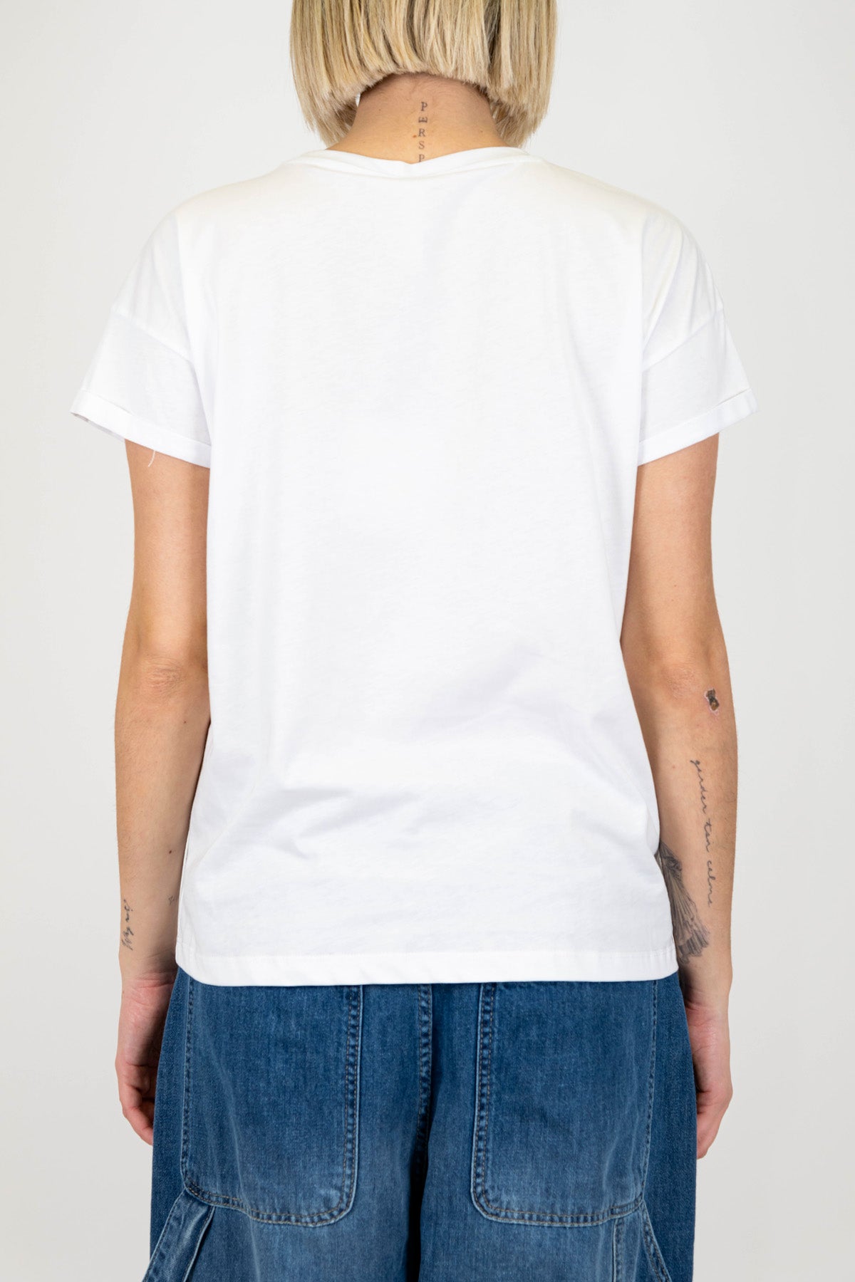 Tensione in - T-shirt con scritta "senza pensieri"