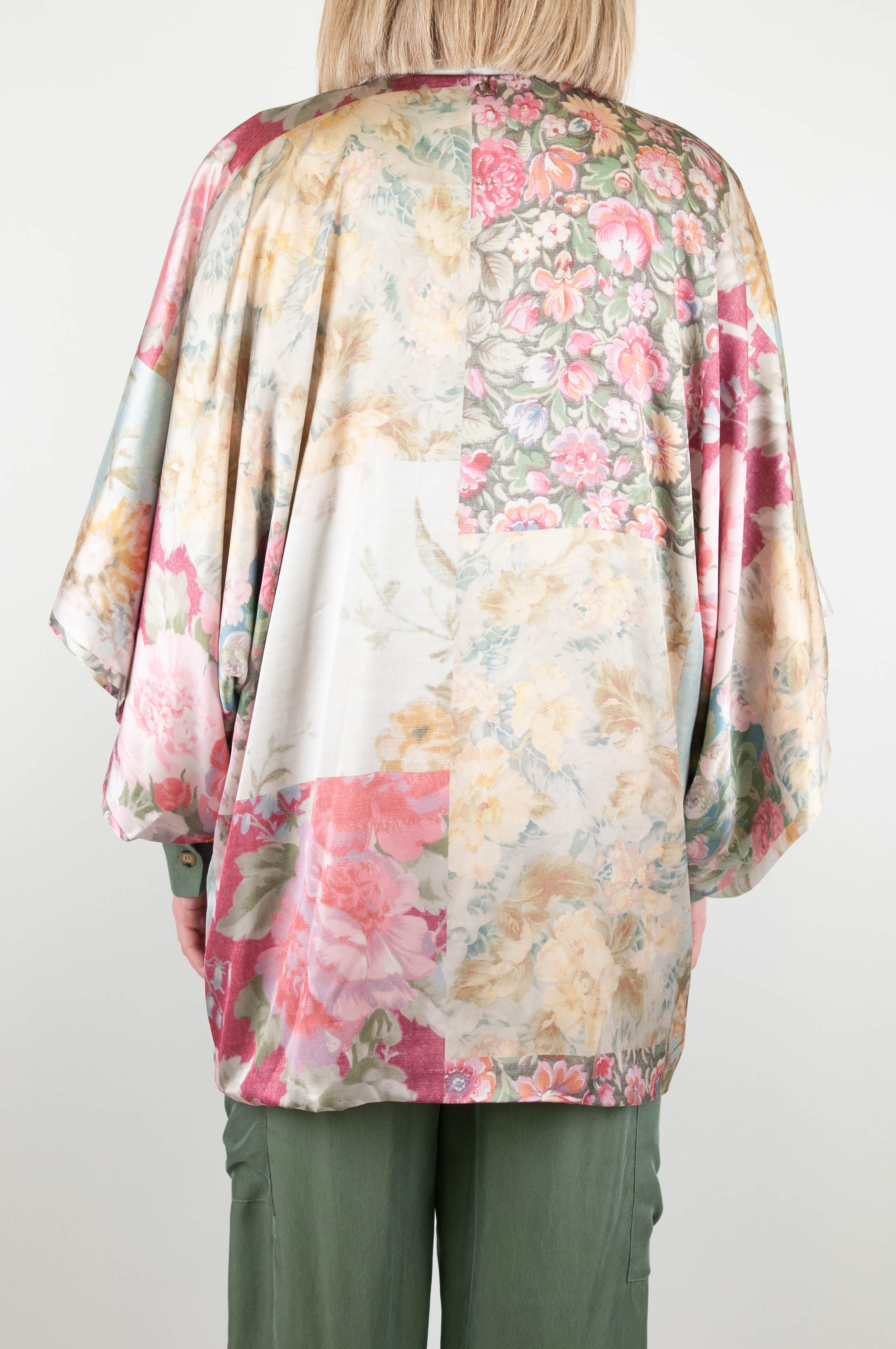 Dixie - Floral patterned viscose kimono with three-quarter sleeves