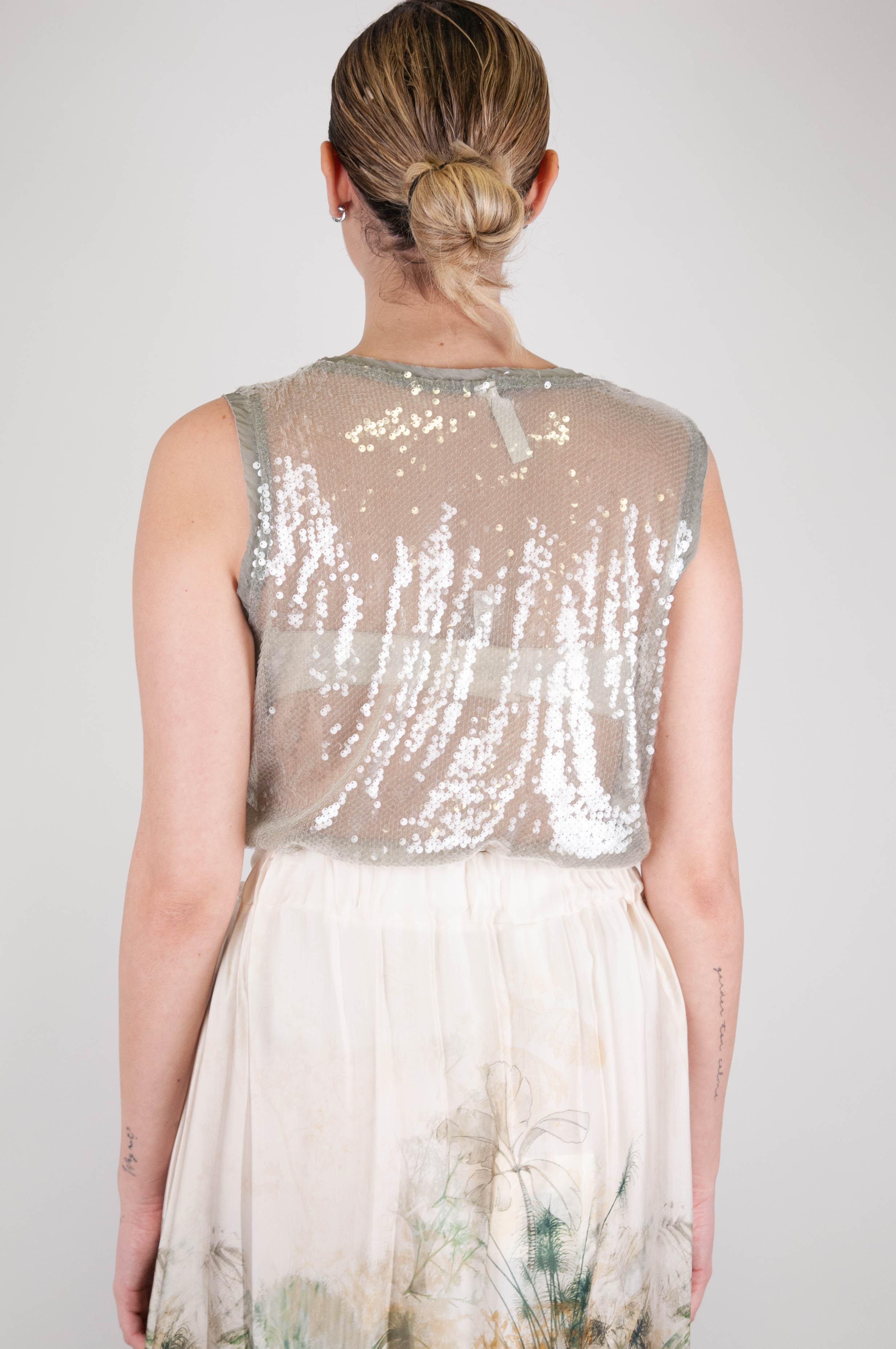 Tension in - V-neck sequined top with transparencies