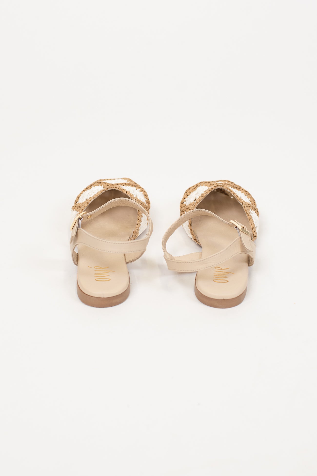 Ovyé - Slingback bassa in rafia con cinturino in pelle