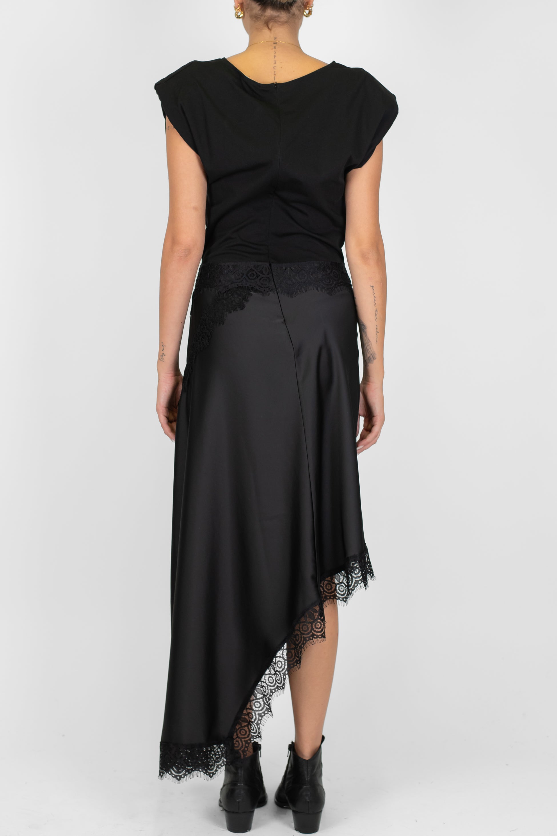 Motel - Abito lungo mezzamanica con spalline e gonna asimmetrica con orli in pizzo