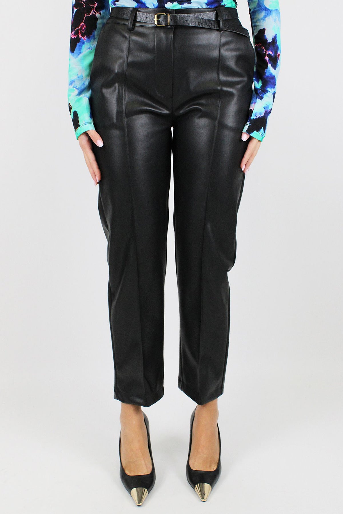 Tensione in - Pantalone slim in ecopelle
