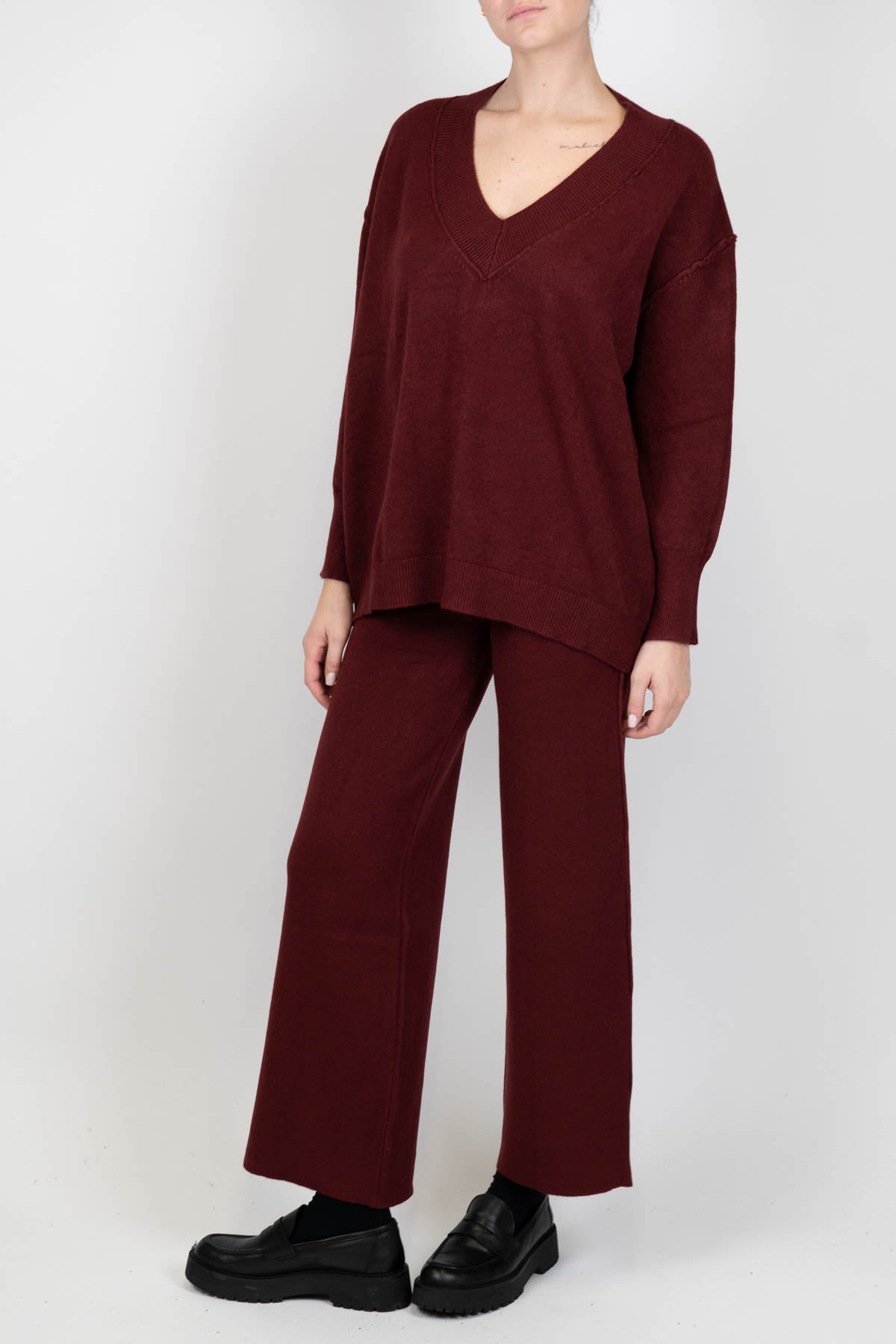 Haveone - Coordinato pantalone palazzo e maglia scollo V