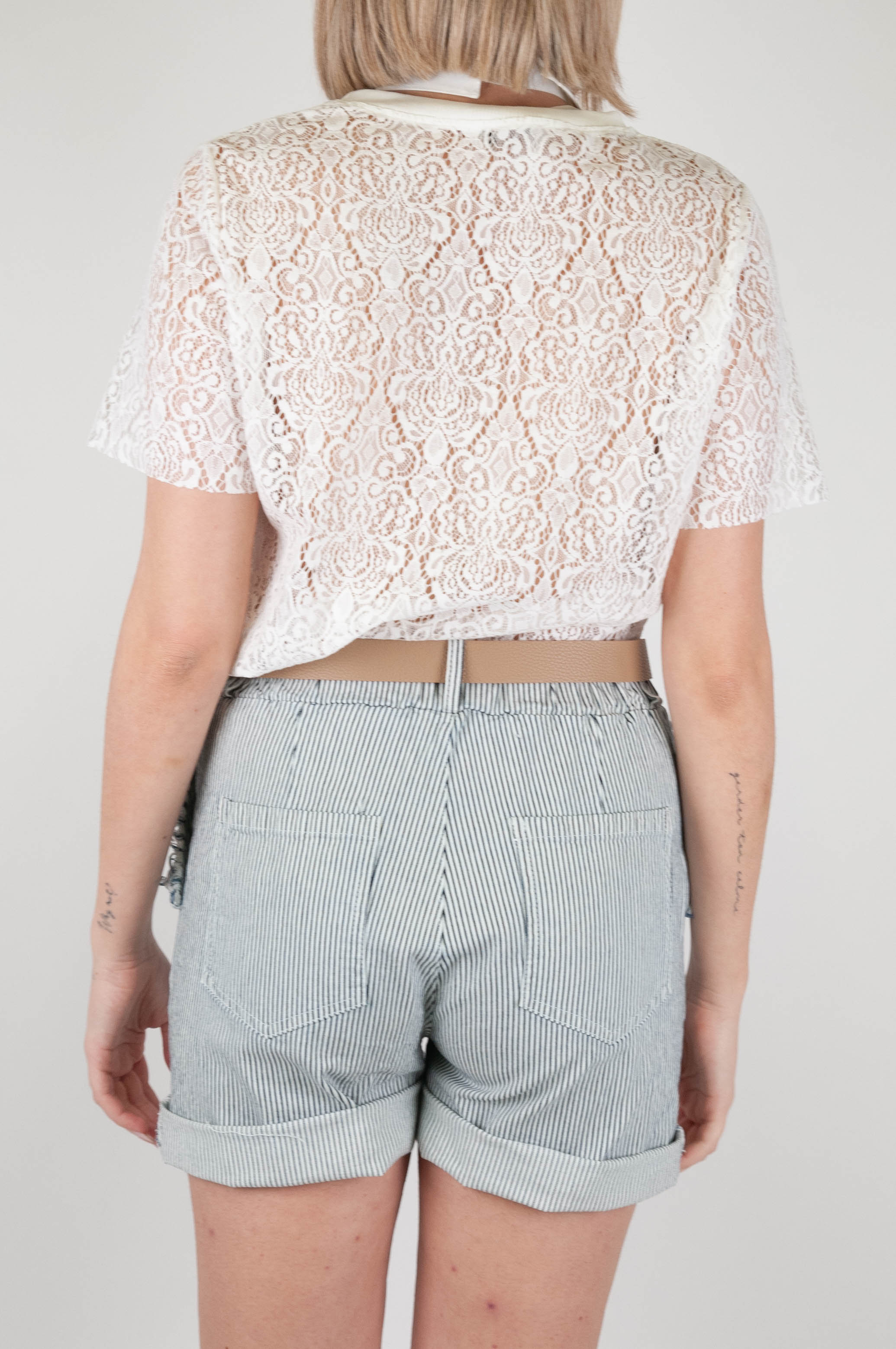 Haveone - Embroidered lace T-shirt with removable collar and jewel detail