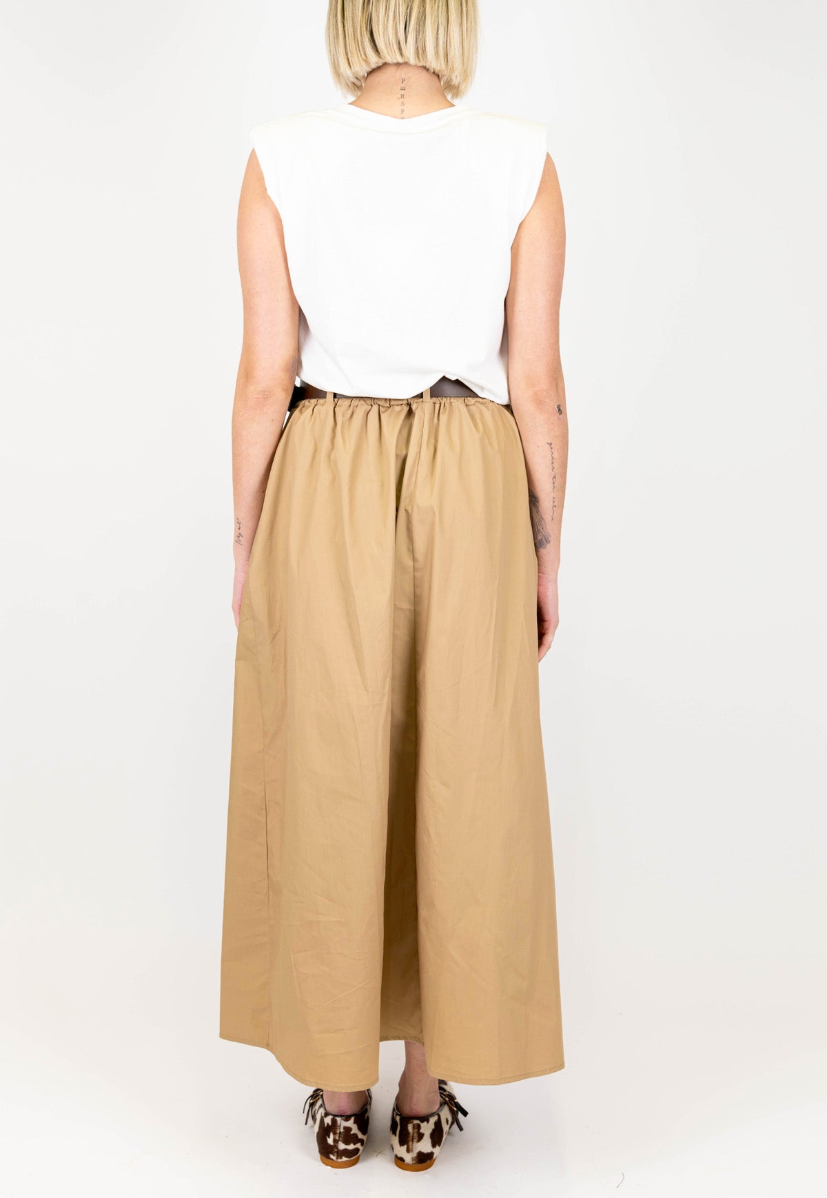 Tensione in - Abito lungo composto da blusa giromaniche e gonna con pinces