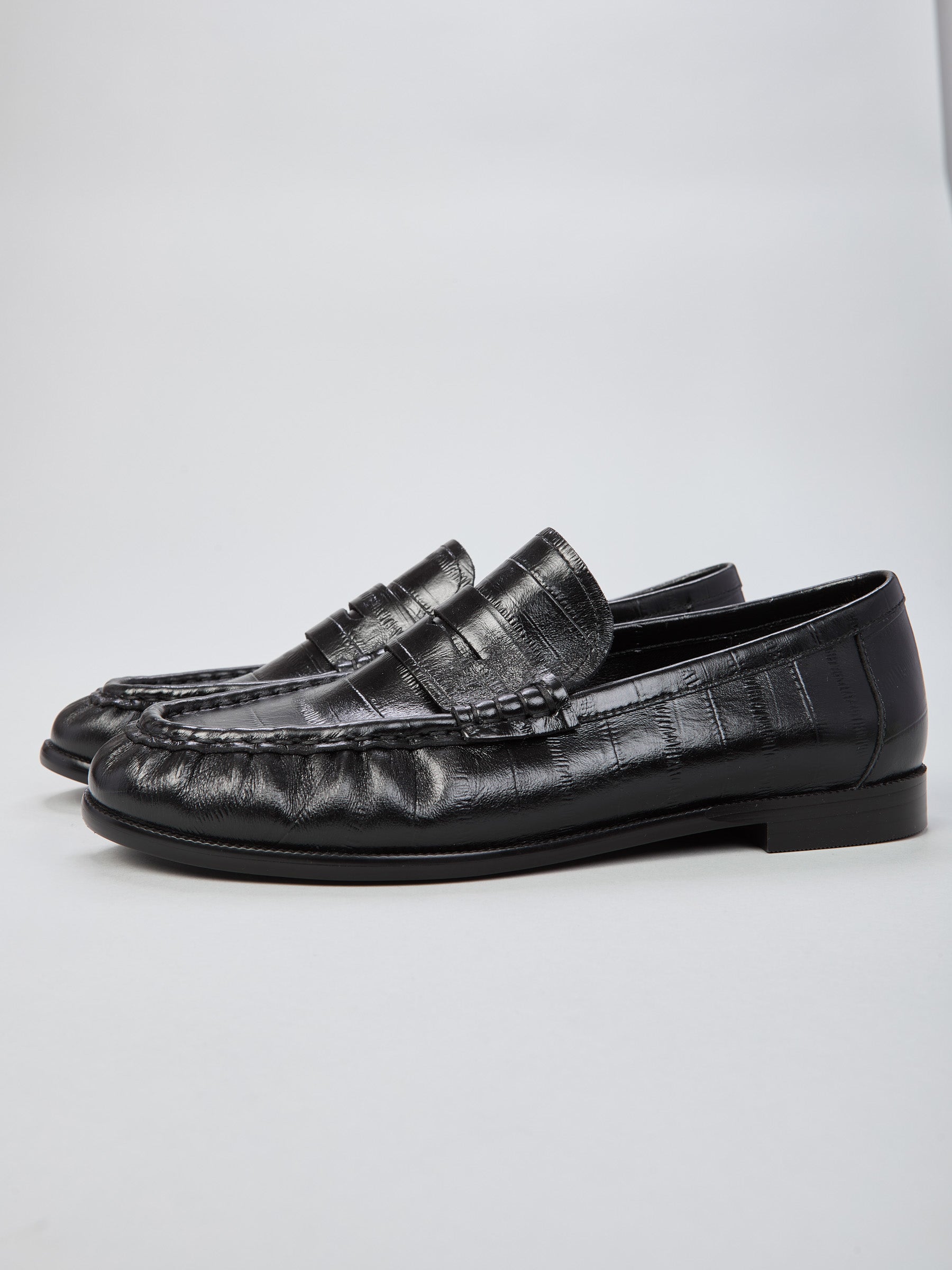 Ovyé - Mocassino in pelle rigata arricciata