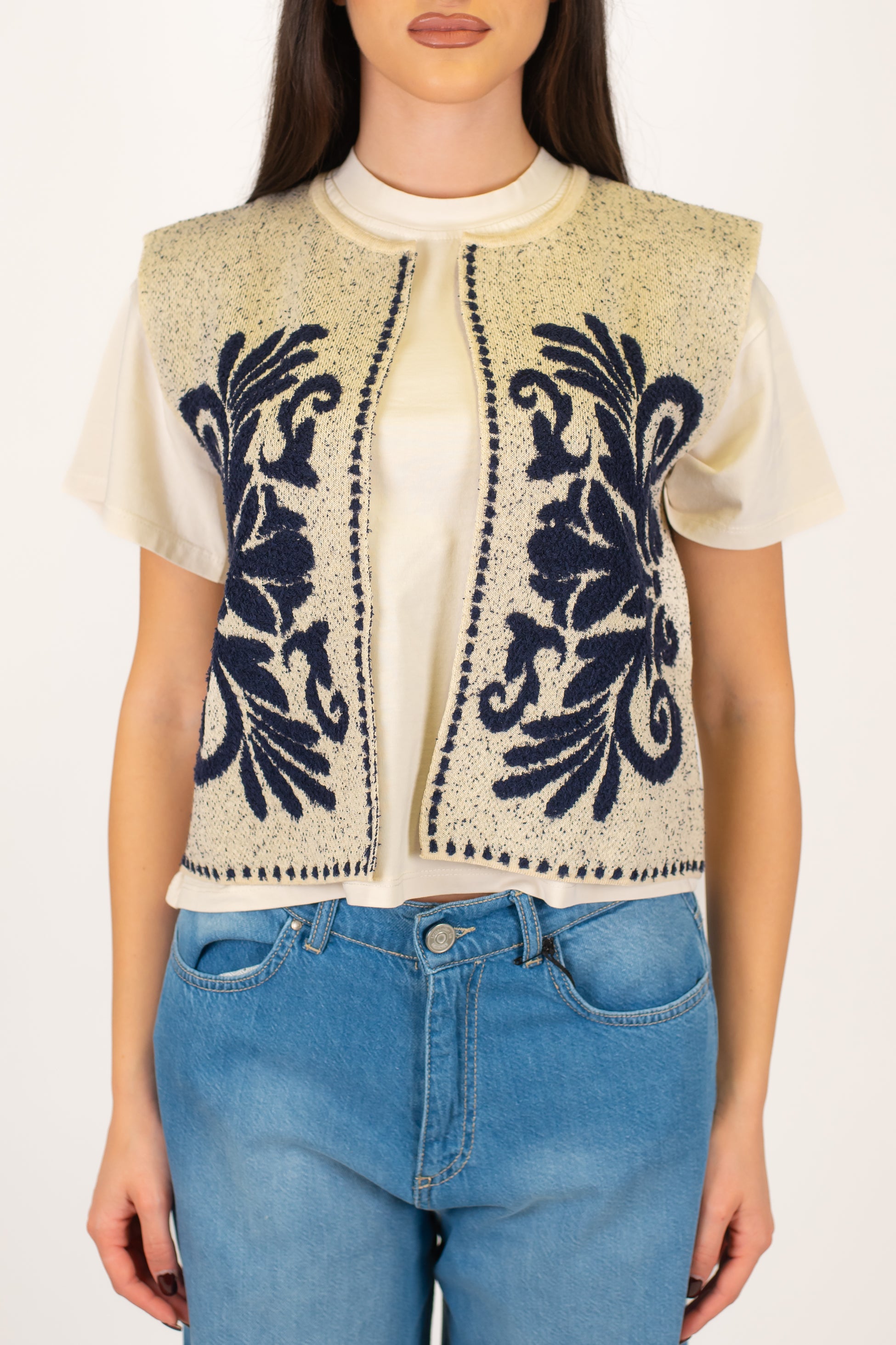 Tensione in - Gilet aperto con fantasia arabesque a contrasto