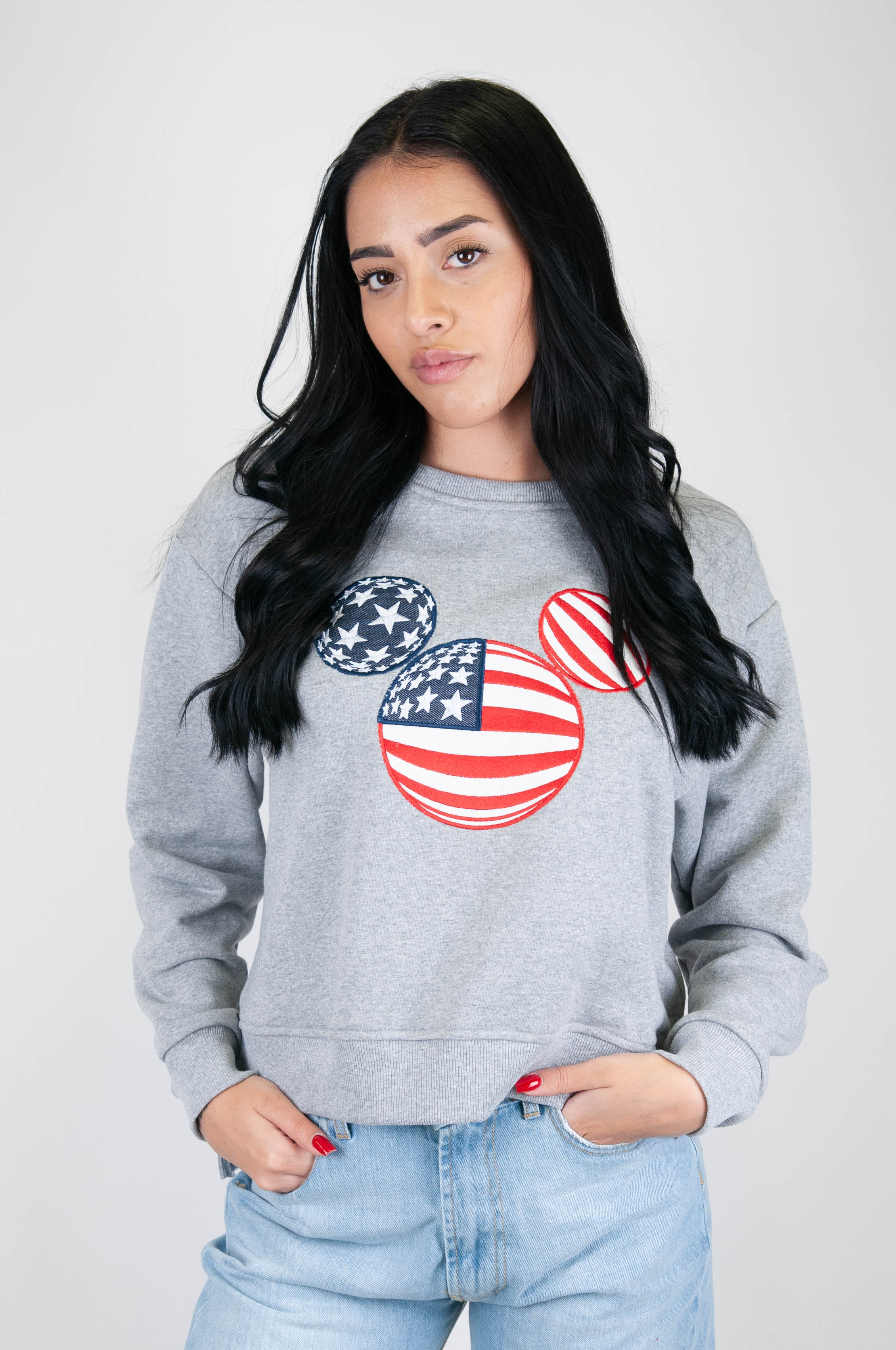 Tension in - Round neck sweatshirt with American Mickey Mouse embroidered patch