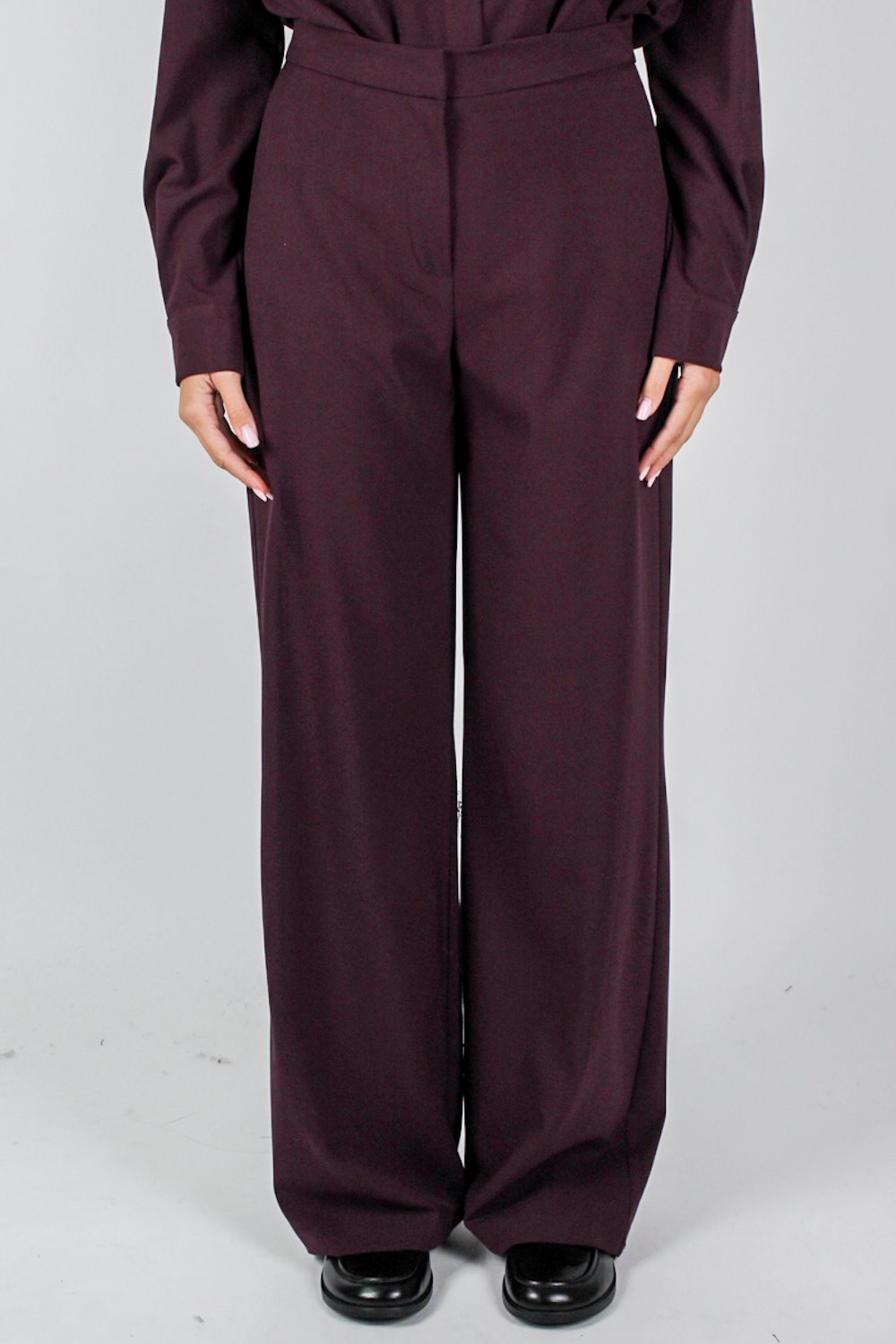 Tensione in - Coordinato tinta unita con camicia e pantalone palazzo