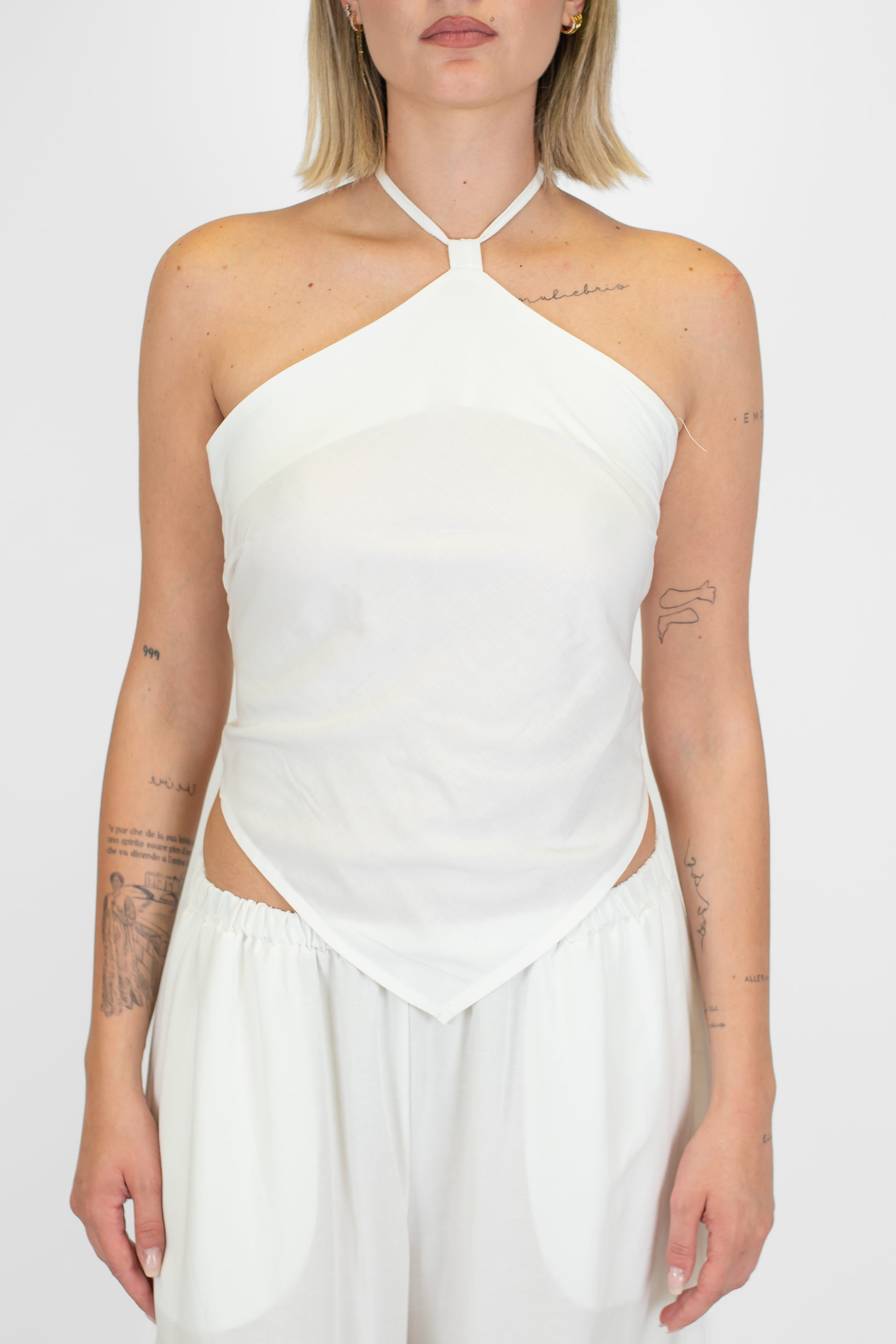 Tensione in - Coordinato in misto lino con allaccio sul retro e pantalone palazzo con elastico in vita