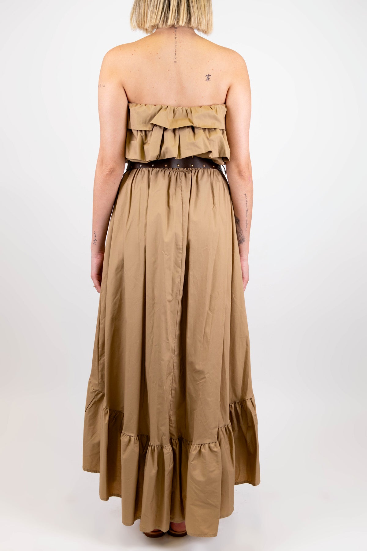 Tensione in - Abito lungo scollo shiffer con balze e asimmetria fronte-retro