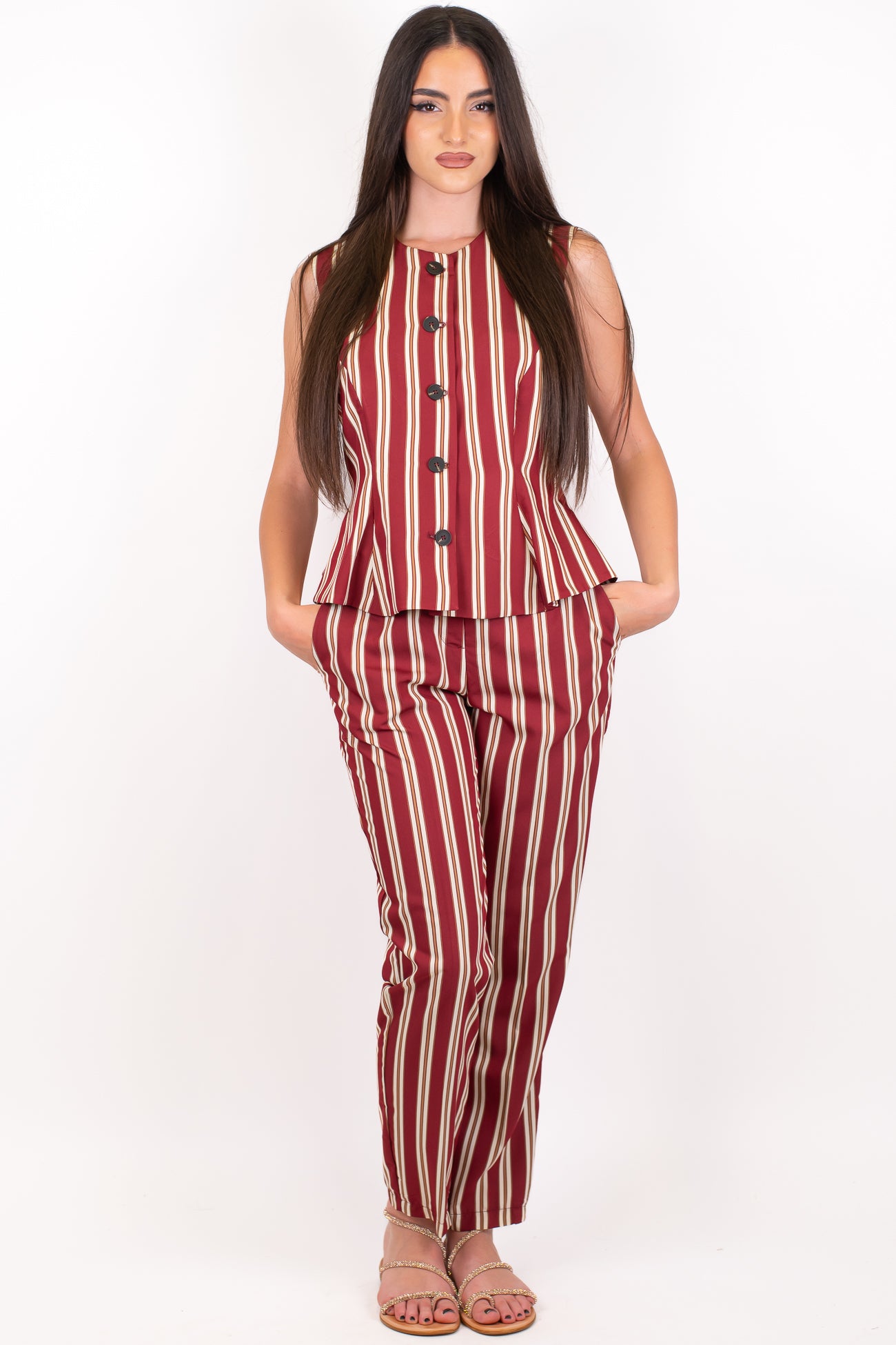 Motel - Coordinato fantasia a righe con gilet svasato e pantalone slim con elastico sul retro