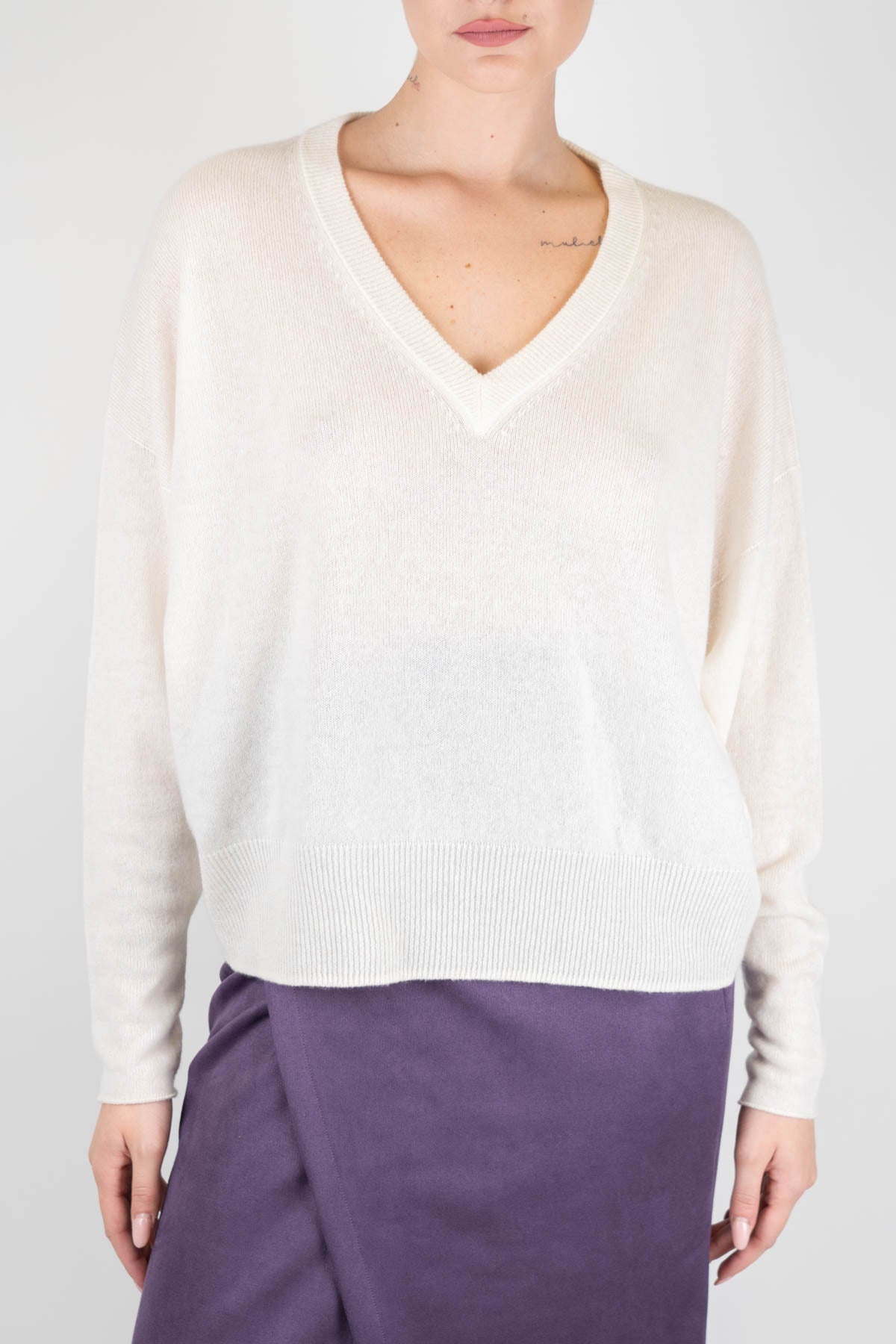 Tensione in - Maglia scollo a V in 100% puro cashmere