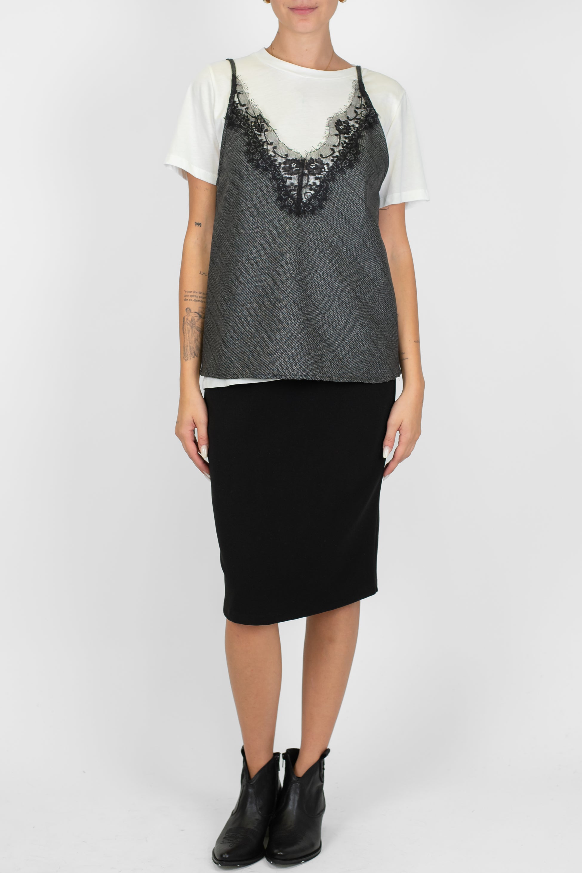 Tensione in - Gonna tinta unita con chiusura zip sul retro