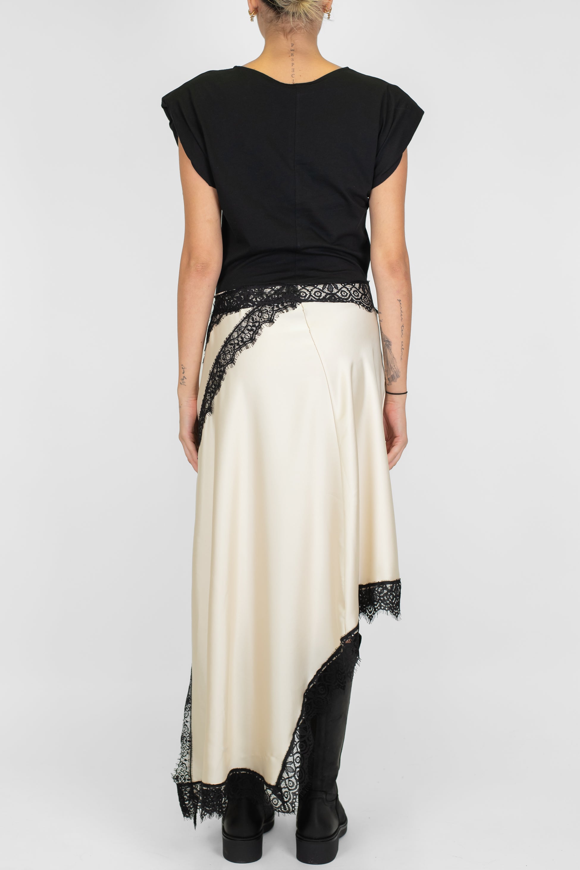 Motel - Abito lungo mezzamanica con spalline e gonna asimmetrica con orli in pizzo