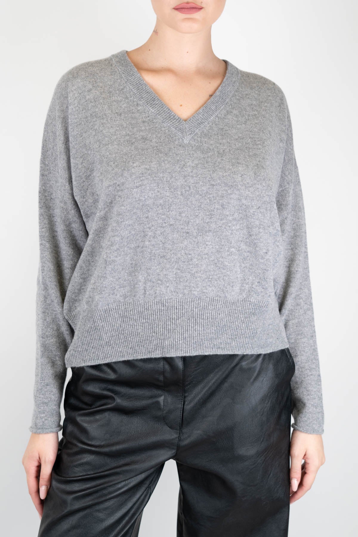 Tensione in - Maglia scollo a V in 100% puro cashmere