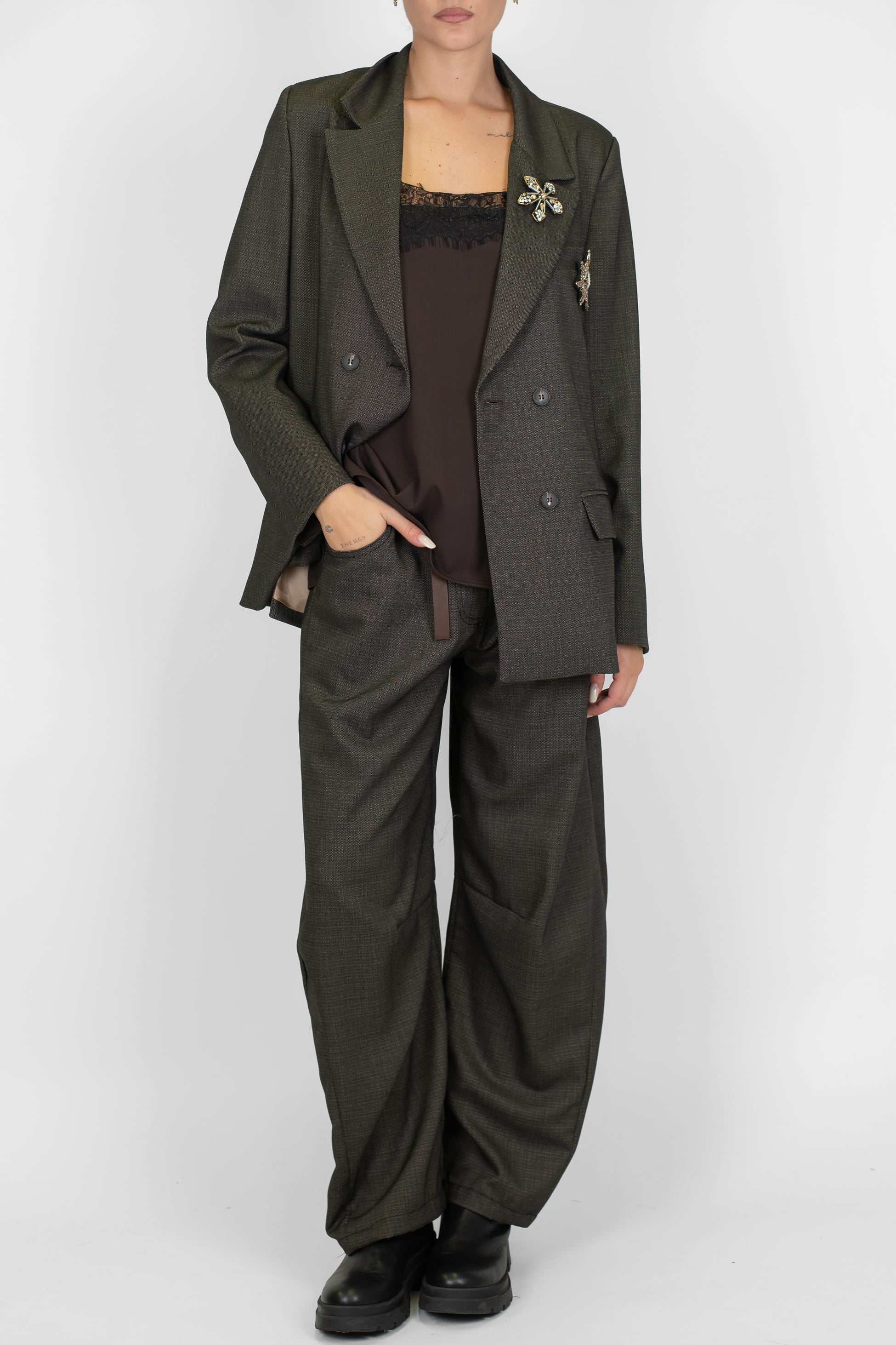 Tensione in - Pantalone regular tramato con elastico sul retro