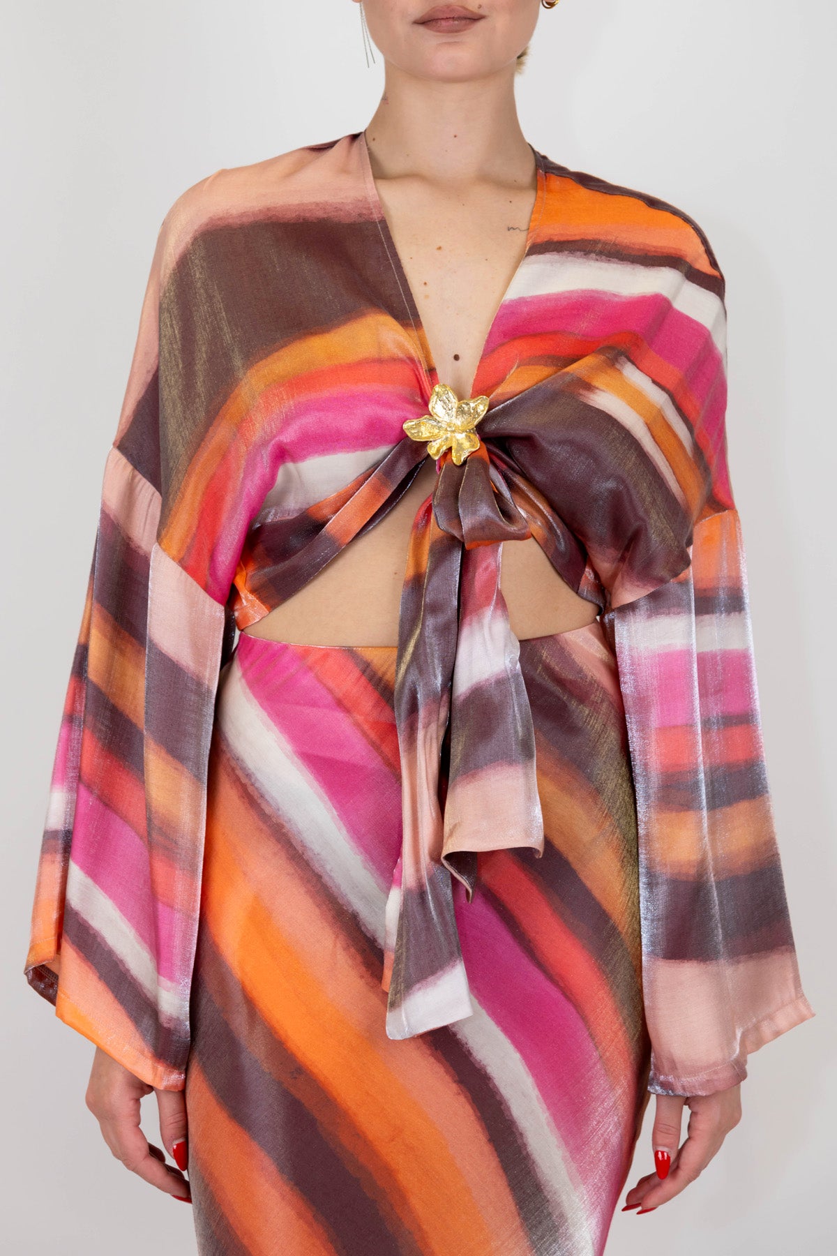 Haveone - Blusa crop fantasia righe diagonali in viscosa con fiocco e anello centrale